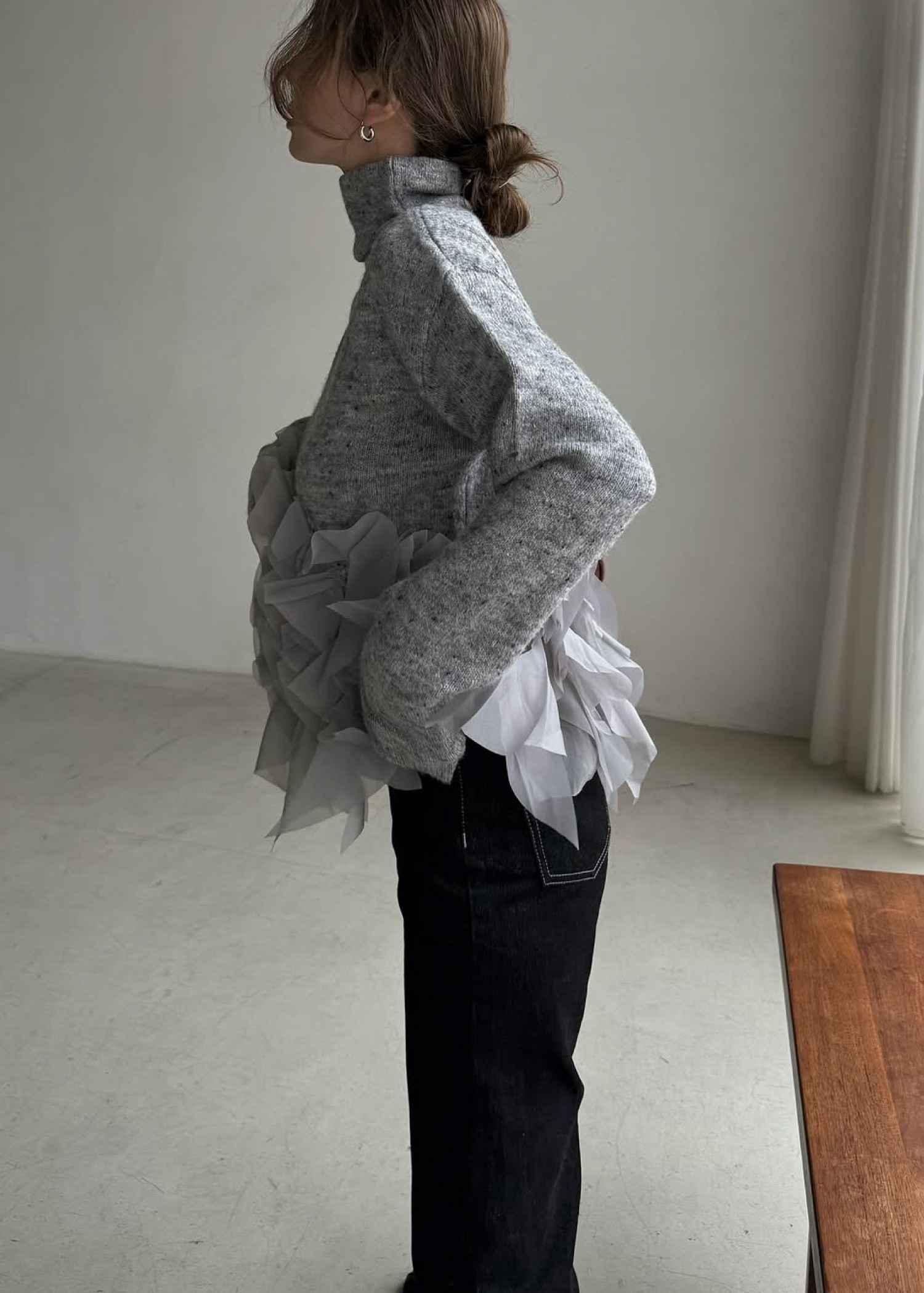 gradation frill bottleneck knit