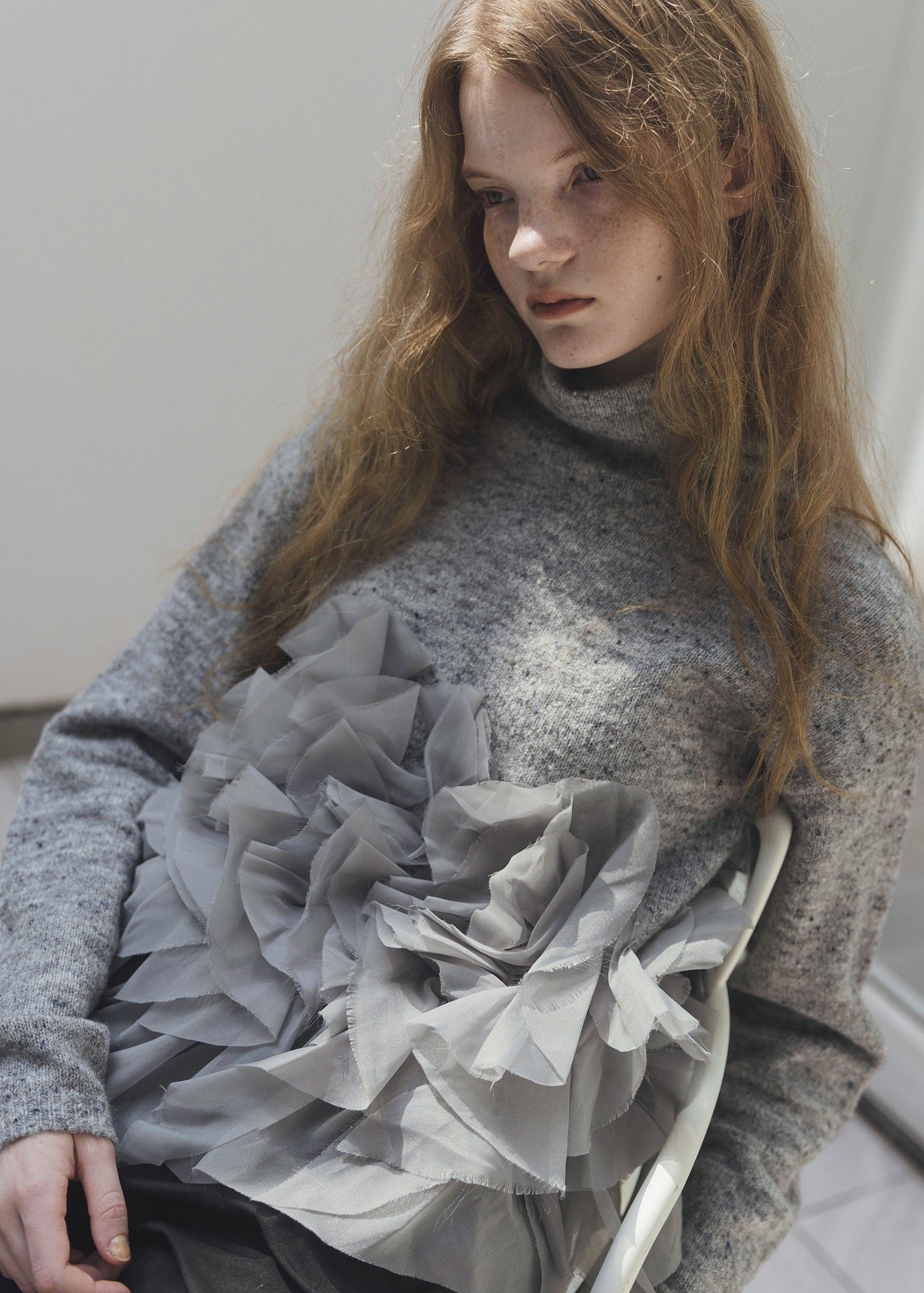 gradation frill bottleneck knit