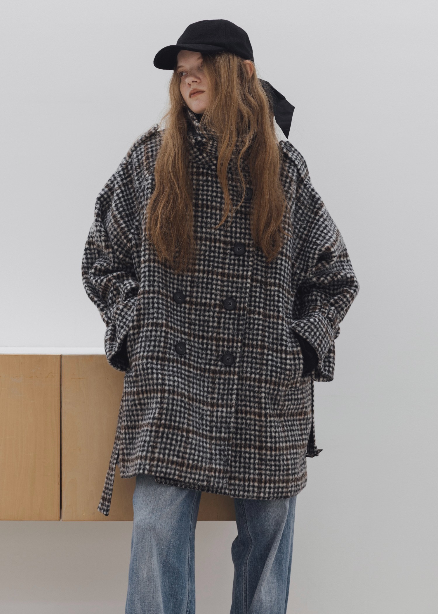 middle shaggy volume sleeve trench coat