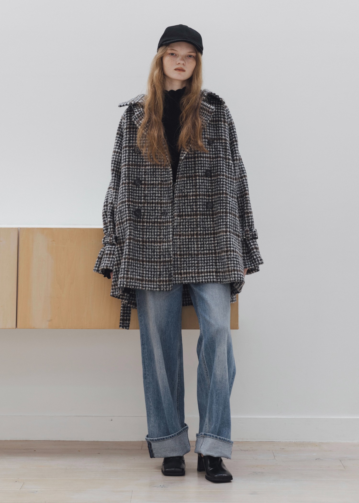 middle shaggy volume sleeve trench coat