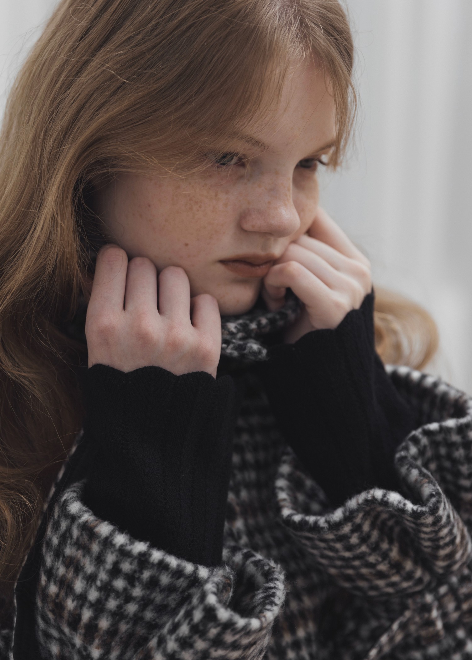 middle shaggy volume sleeve trench coat