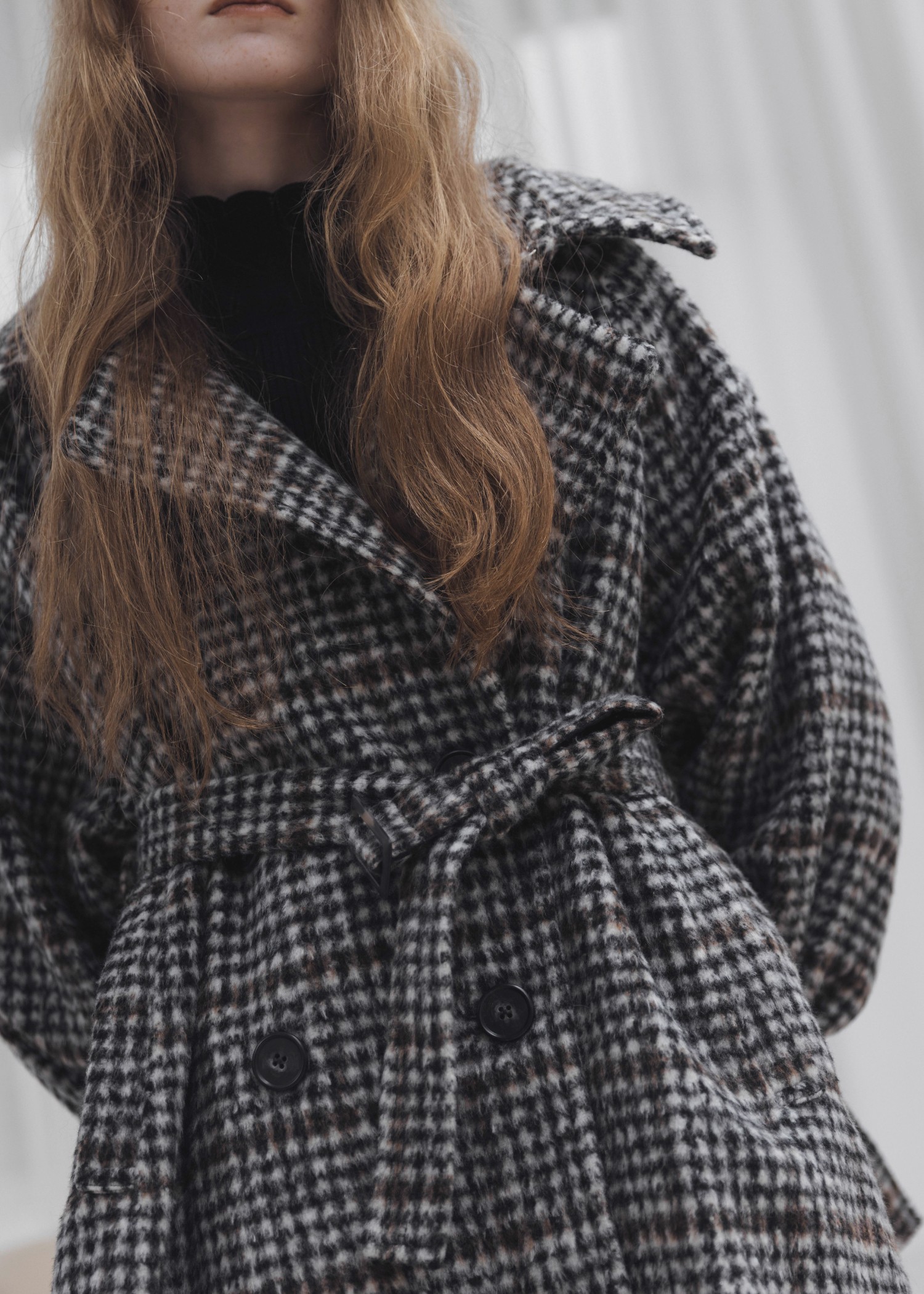 middle shaggy volume sleeve trench coat