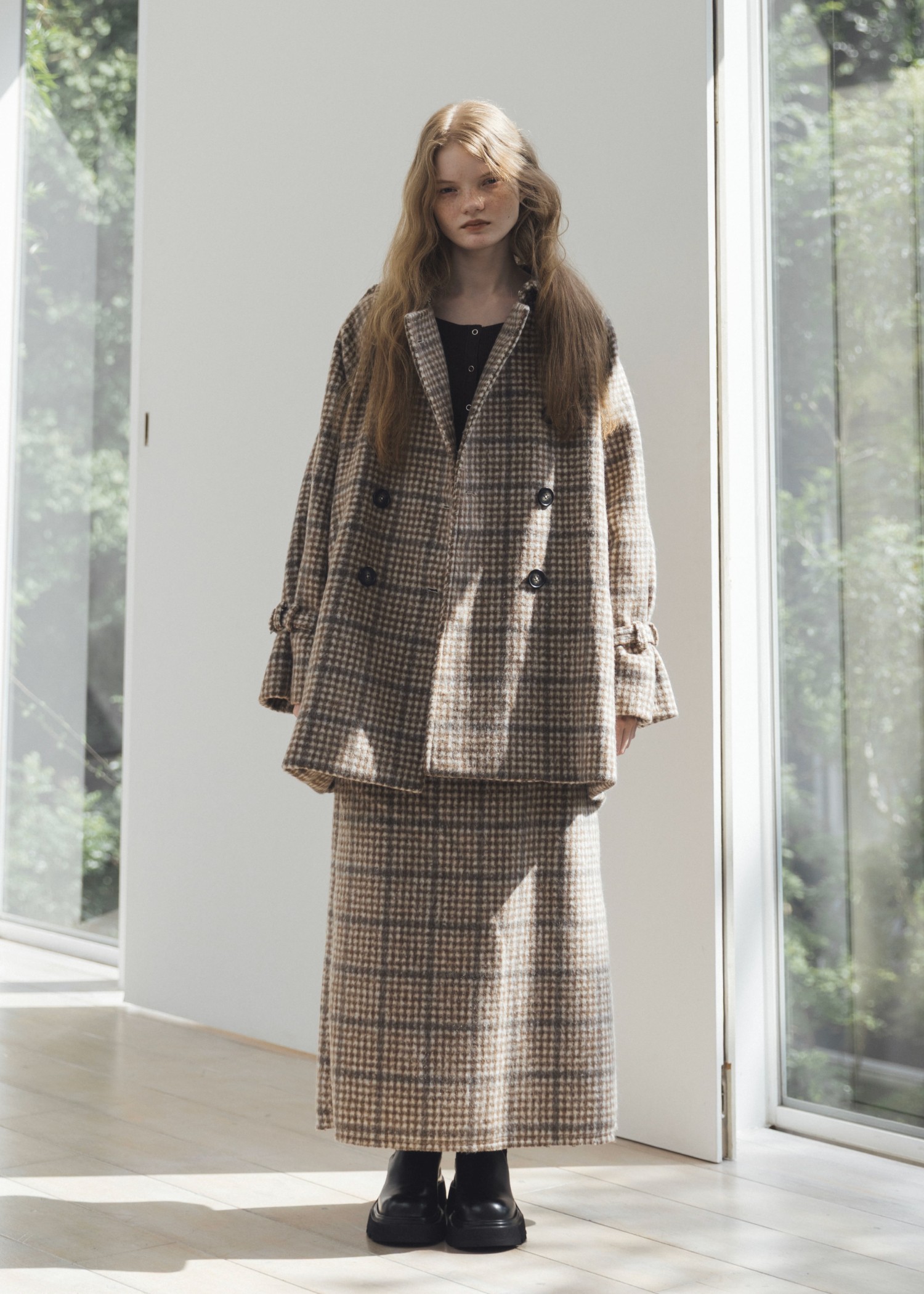 middle shaggy volume sleeve trench coat