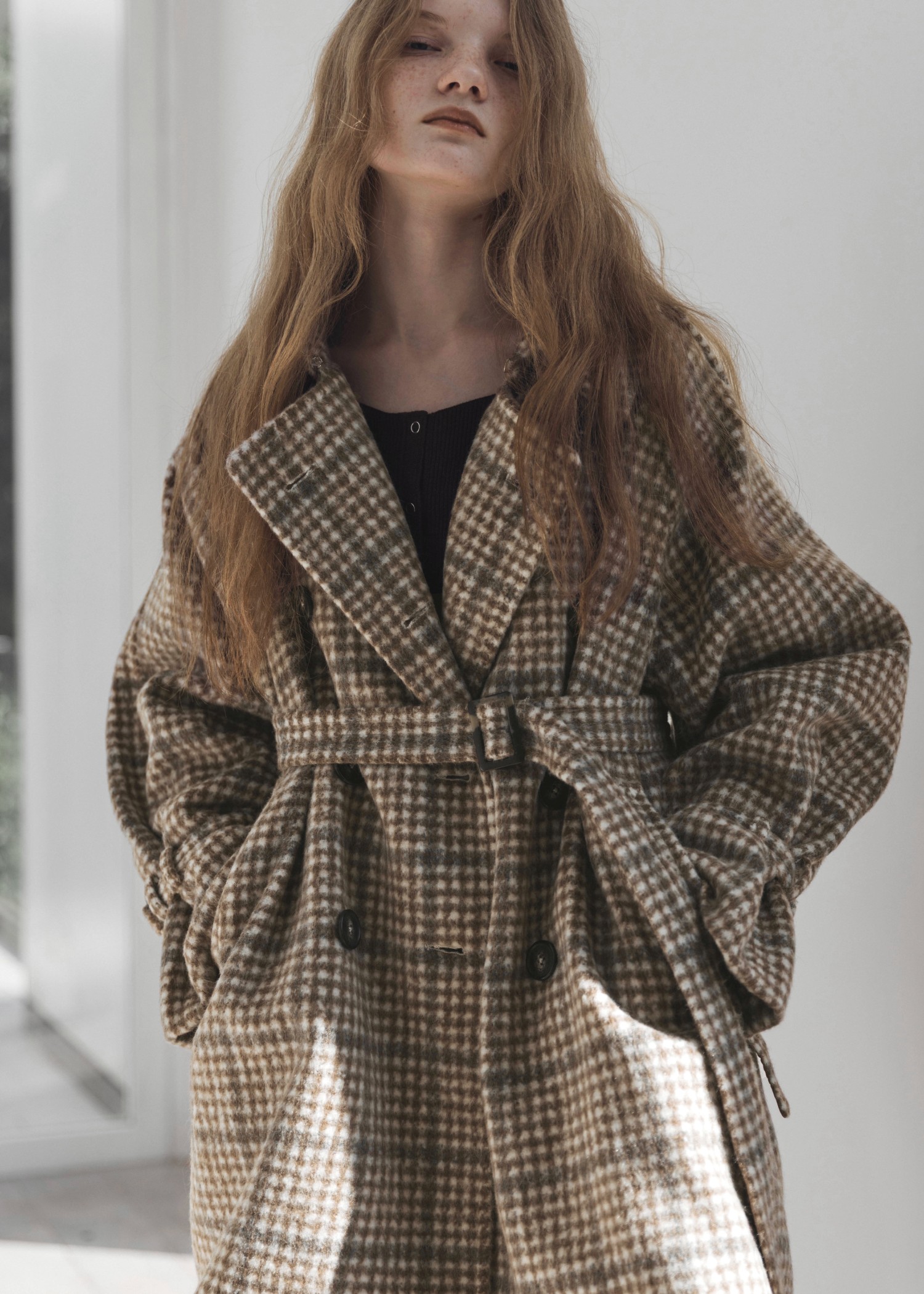 middle shaggy volume sleeve trench coat