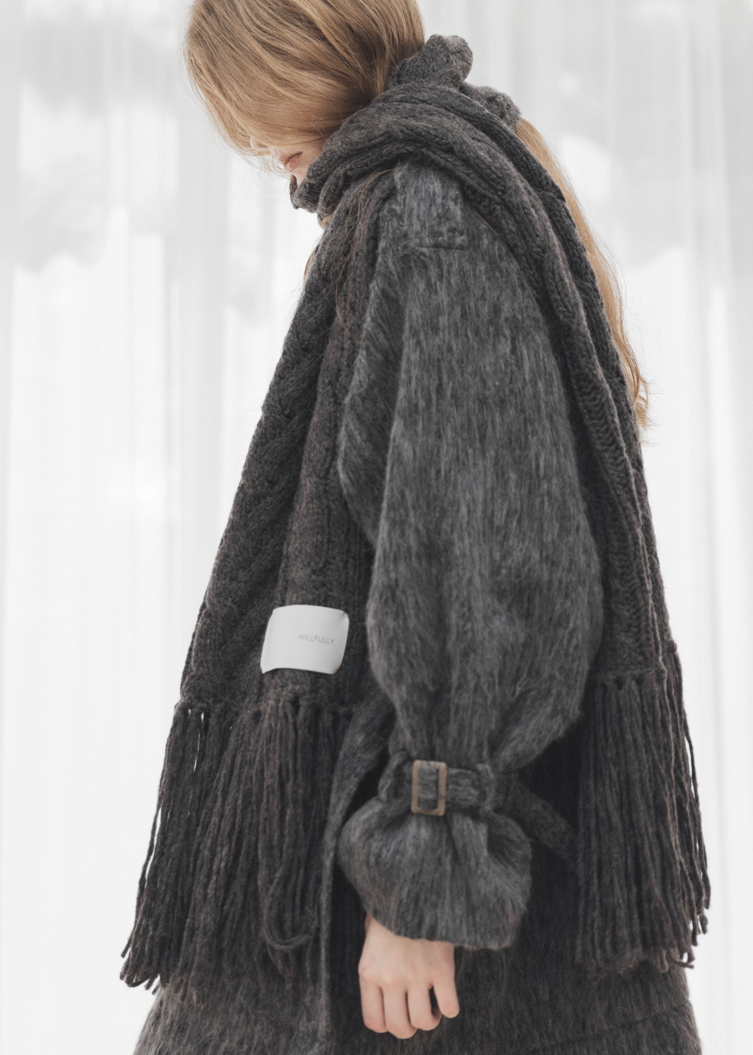 middle shaggy volume sleeve trench coat