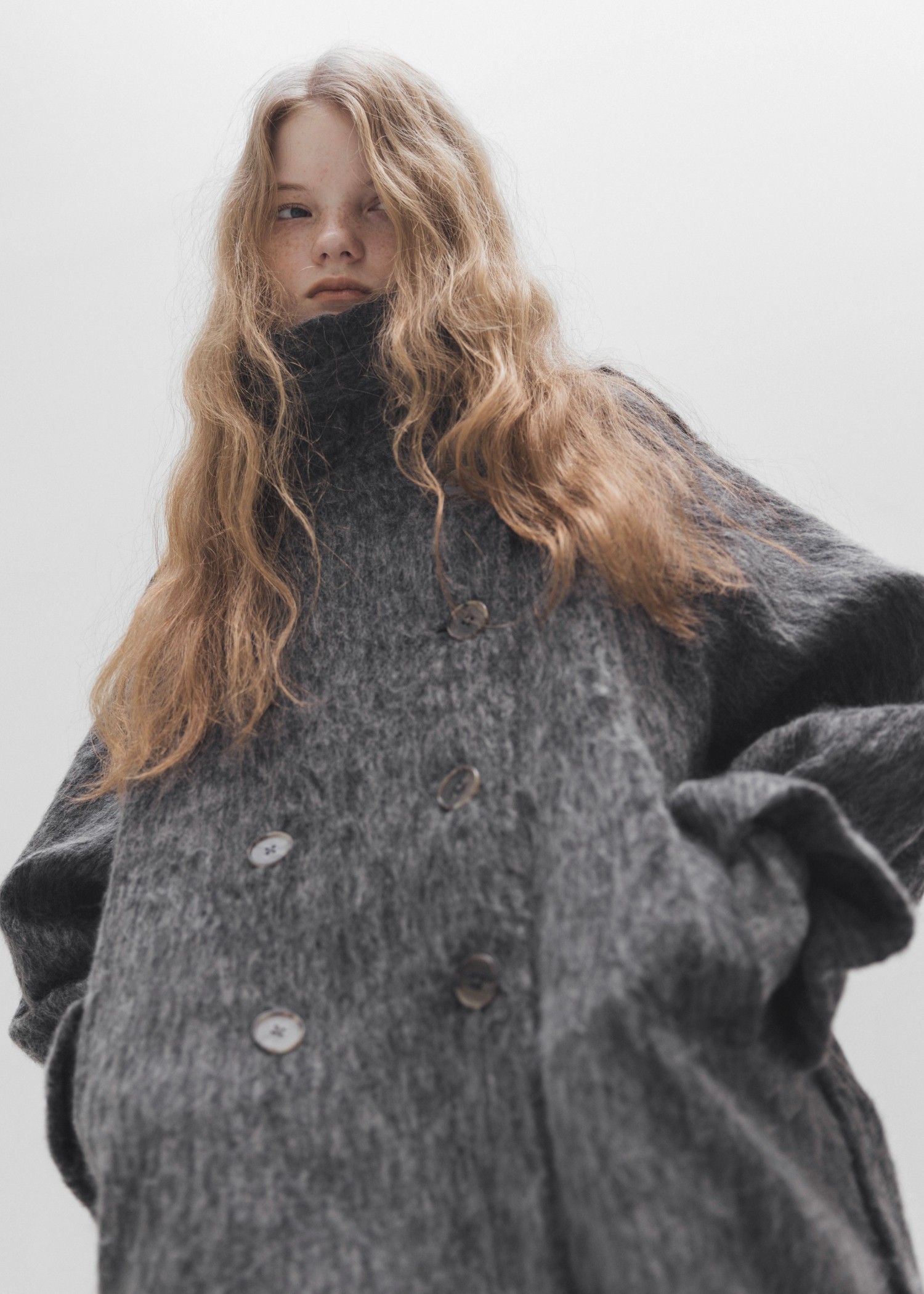 middle shaggy volume sleeve trench coat