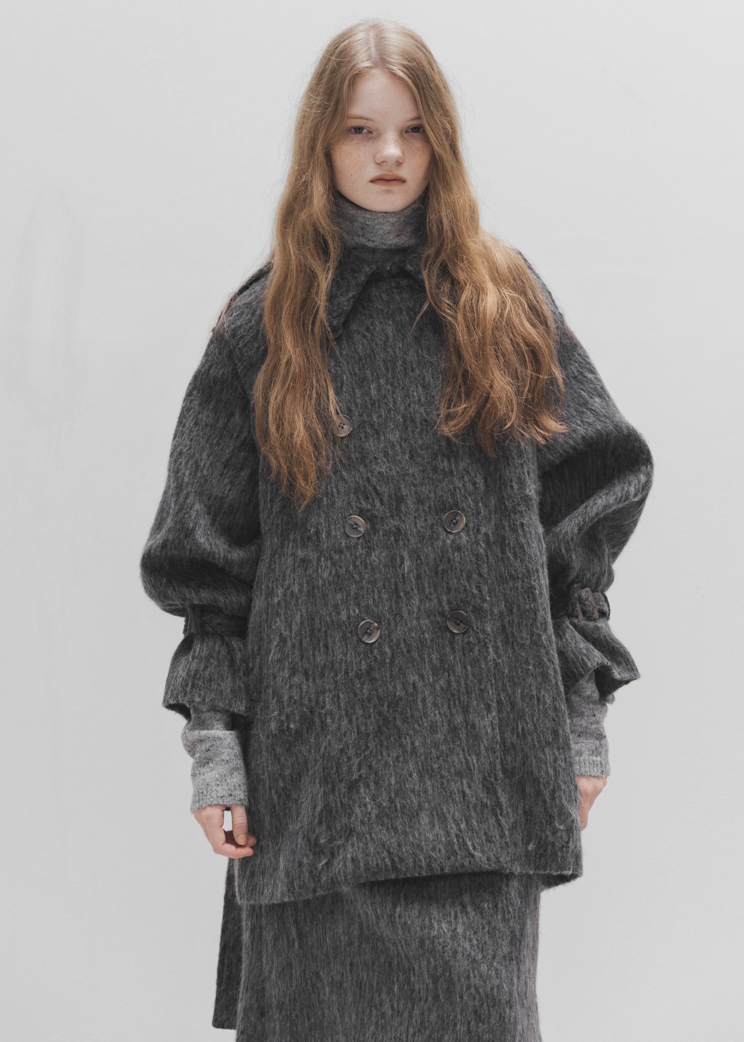 middle shaggy volume sleeve trench coat