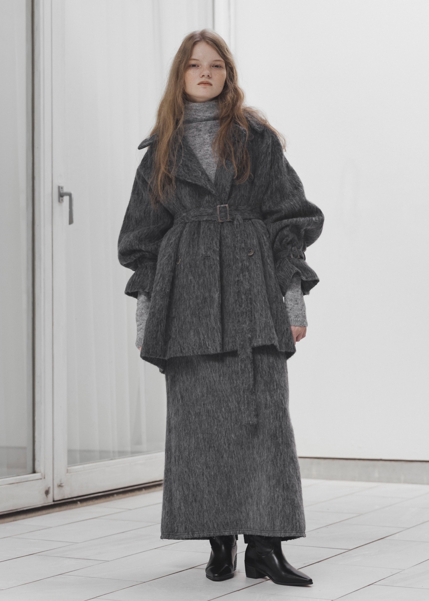 middle shaggy volume sleeve trench coat