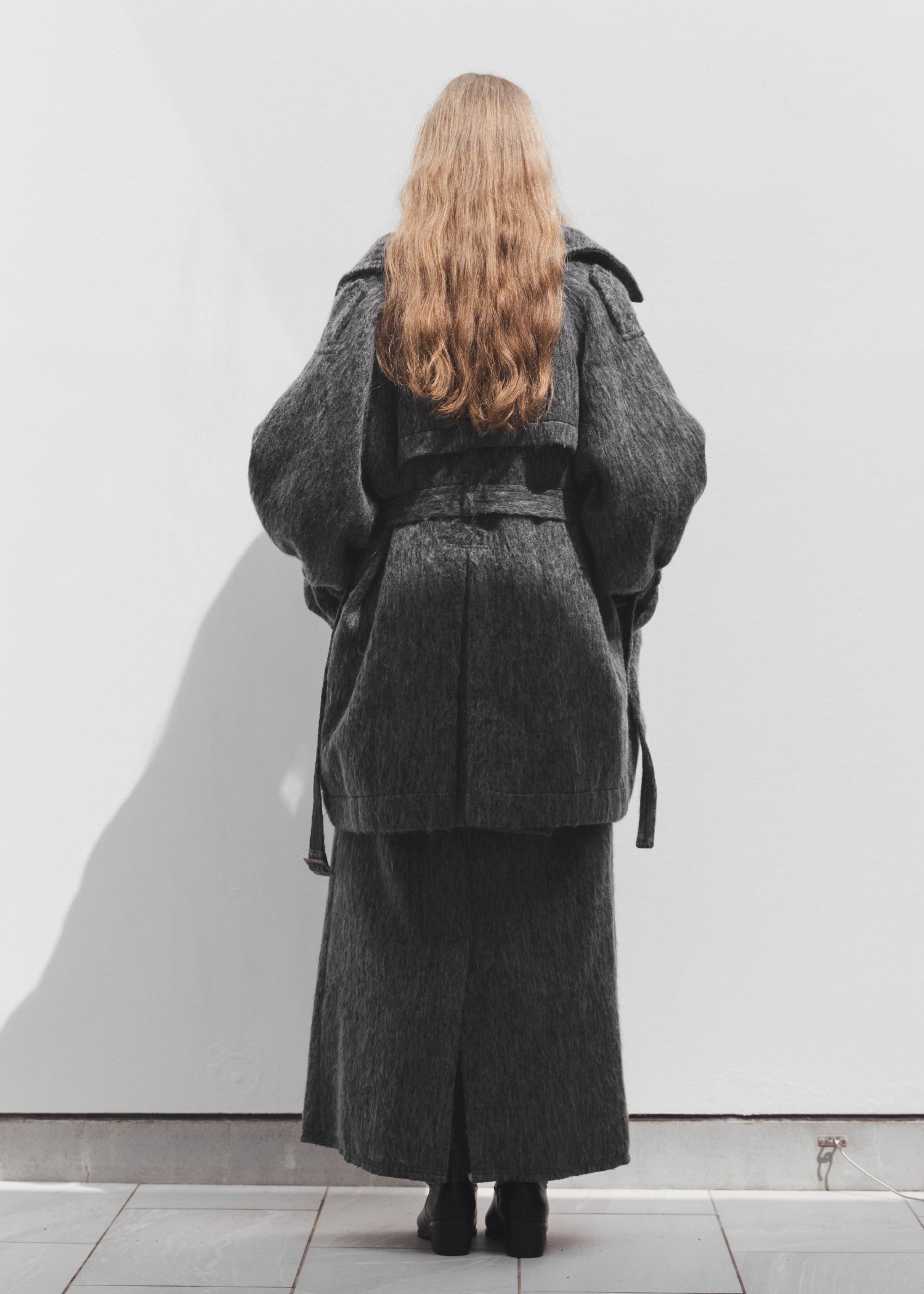 middle shaggy volume sleeve trench coat