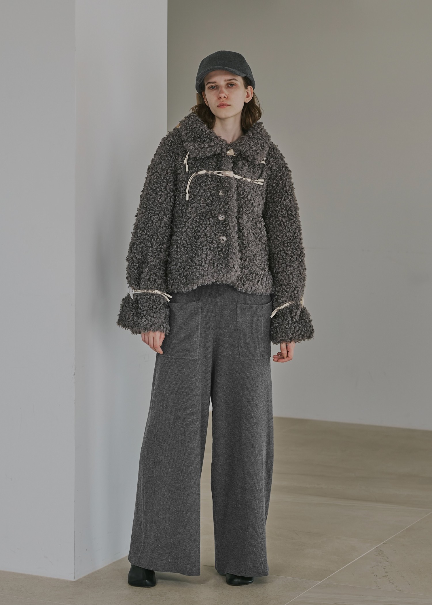 poodle fur cord toggle short JK