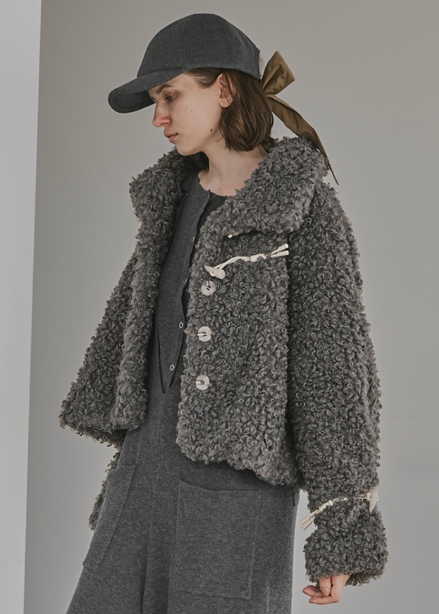 poodle fur cord toggle short JK