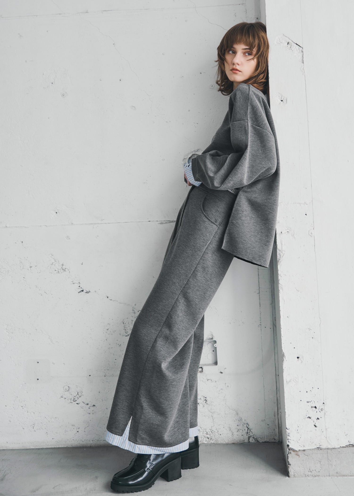 極美品✨ドゥロワー ウールプレスパンツ 異素材 切替 シルク 濃紺 黒34 Denim 3pleated Wide-leg Trousers #BLACK [YK25FW01066P] – ciacura