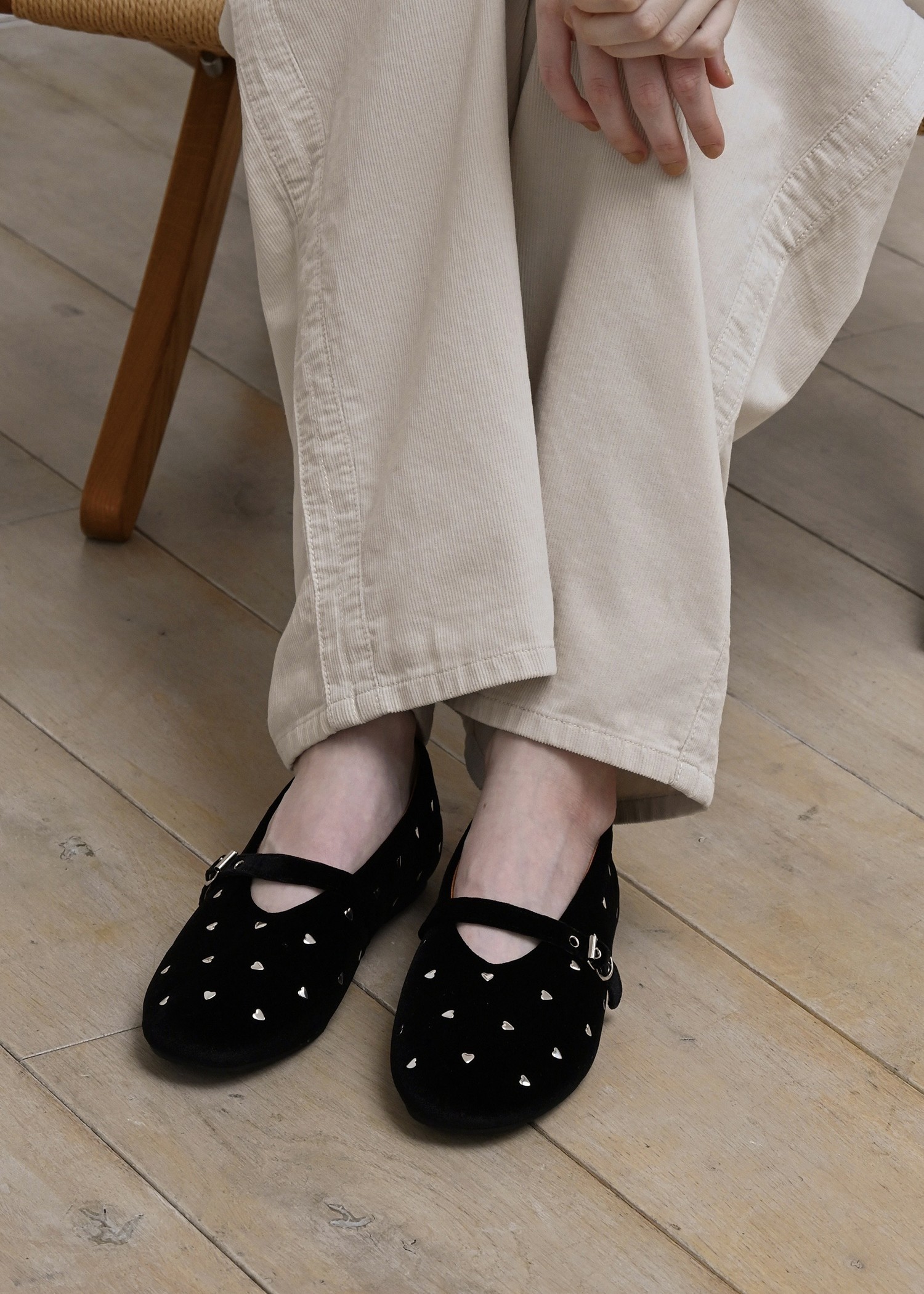 heart studs strap ballet shoes