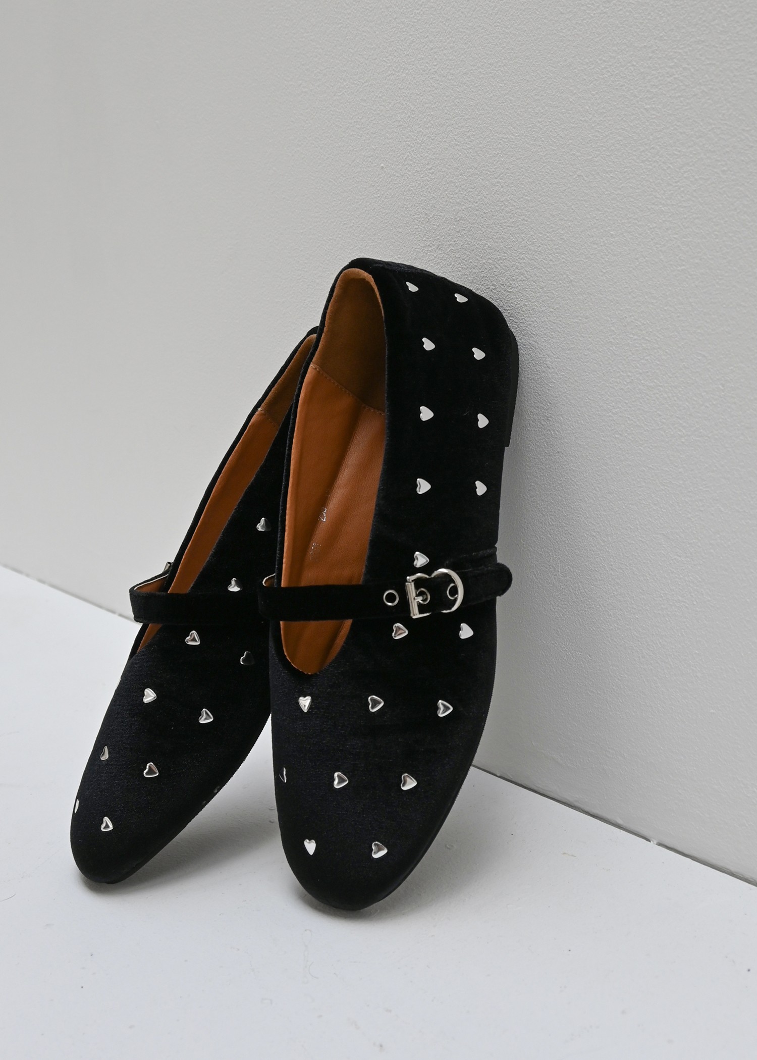 heart studs strap ballet shoes