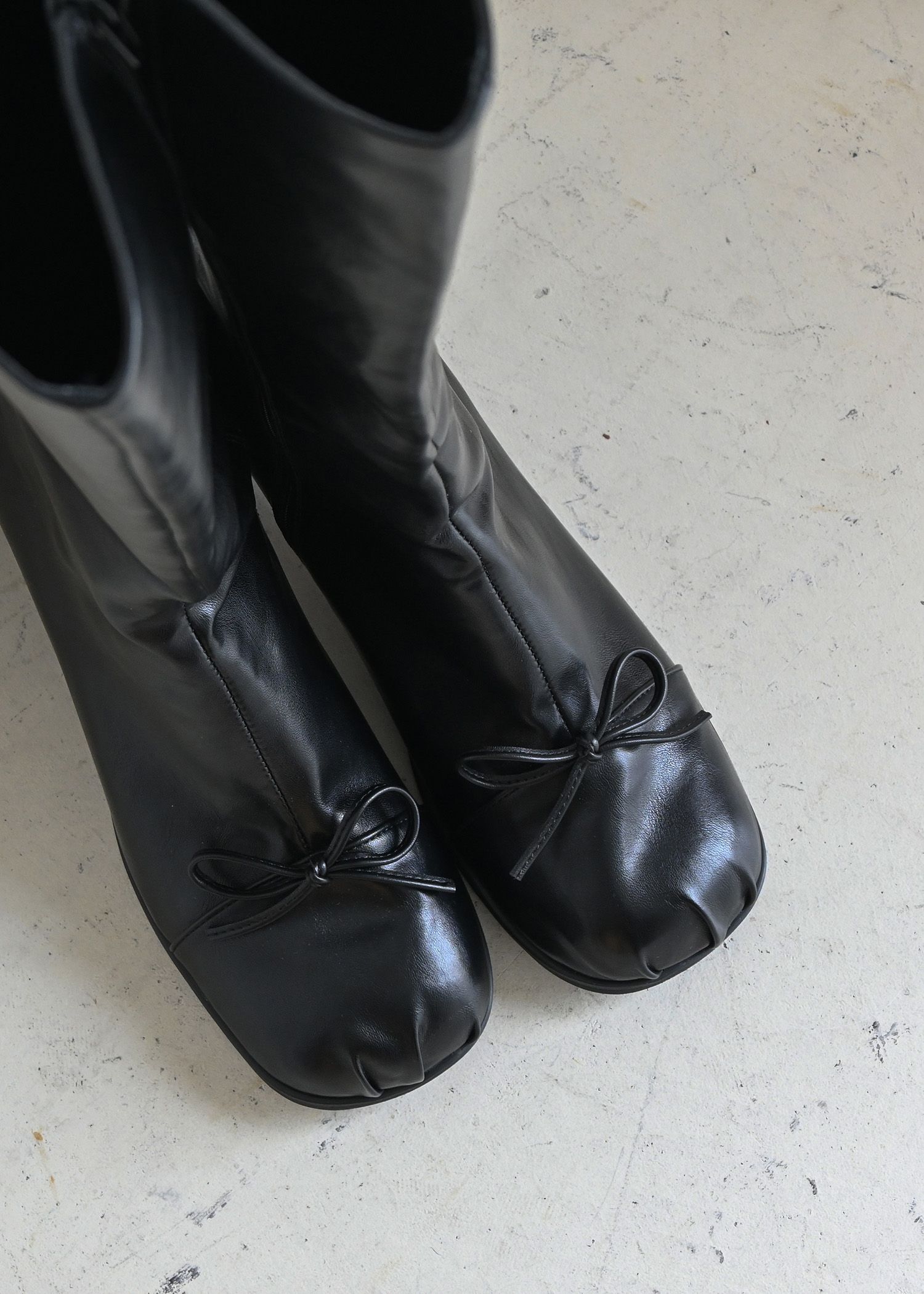 front bow long boots