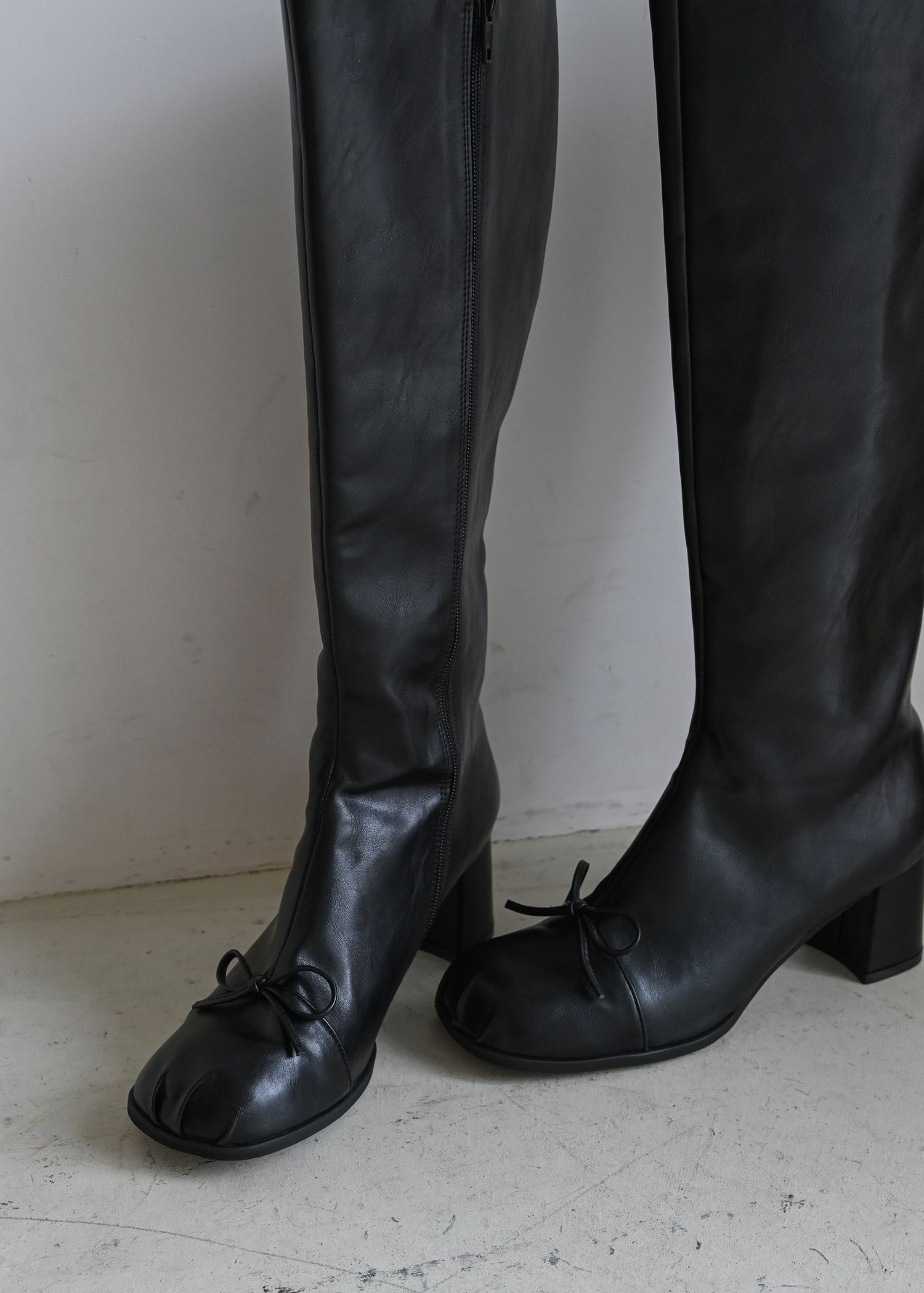 front bow long boots