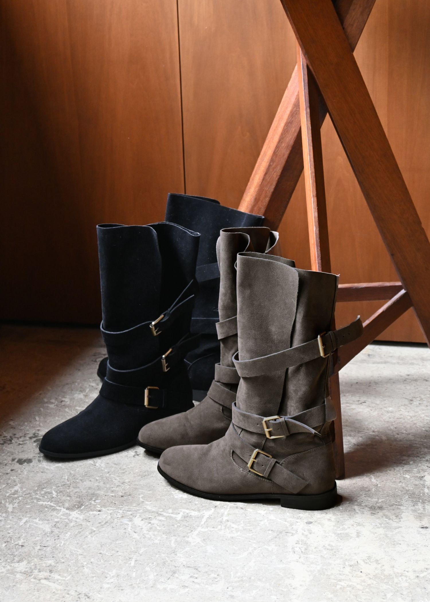 suede like side belt boots