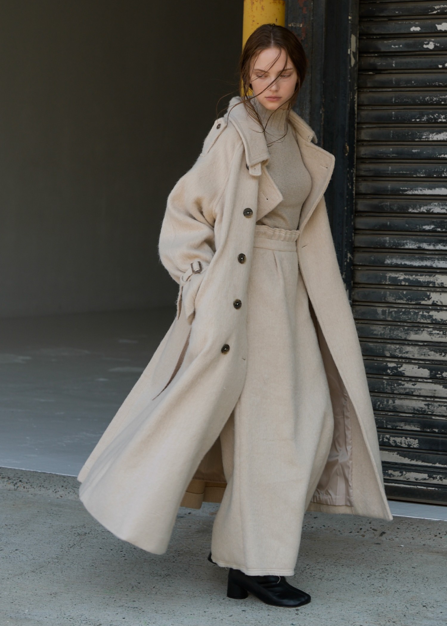 willfully ウィルフリー　23AW ポンチョコート　ベージュ　完売品 willfully ウィルフリー 23AW ポンチョコート