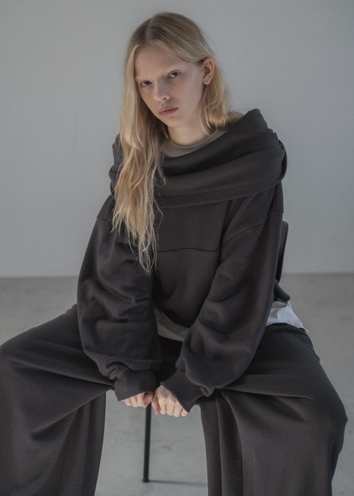 off shoulder cropped hoodie sweat