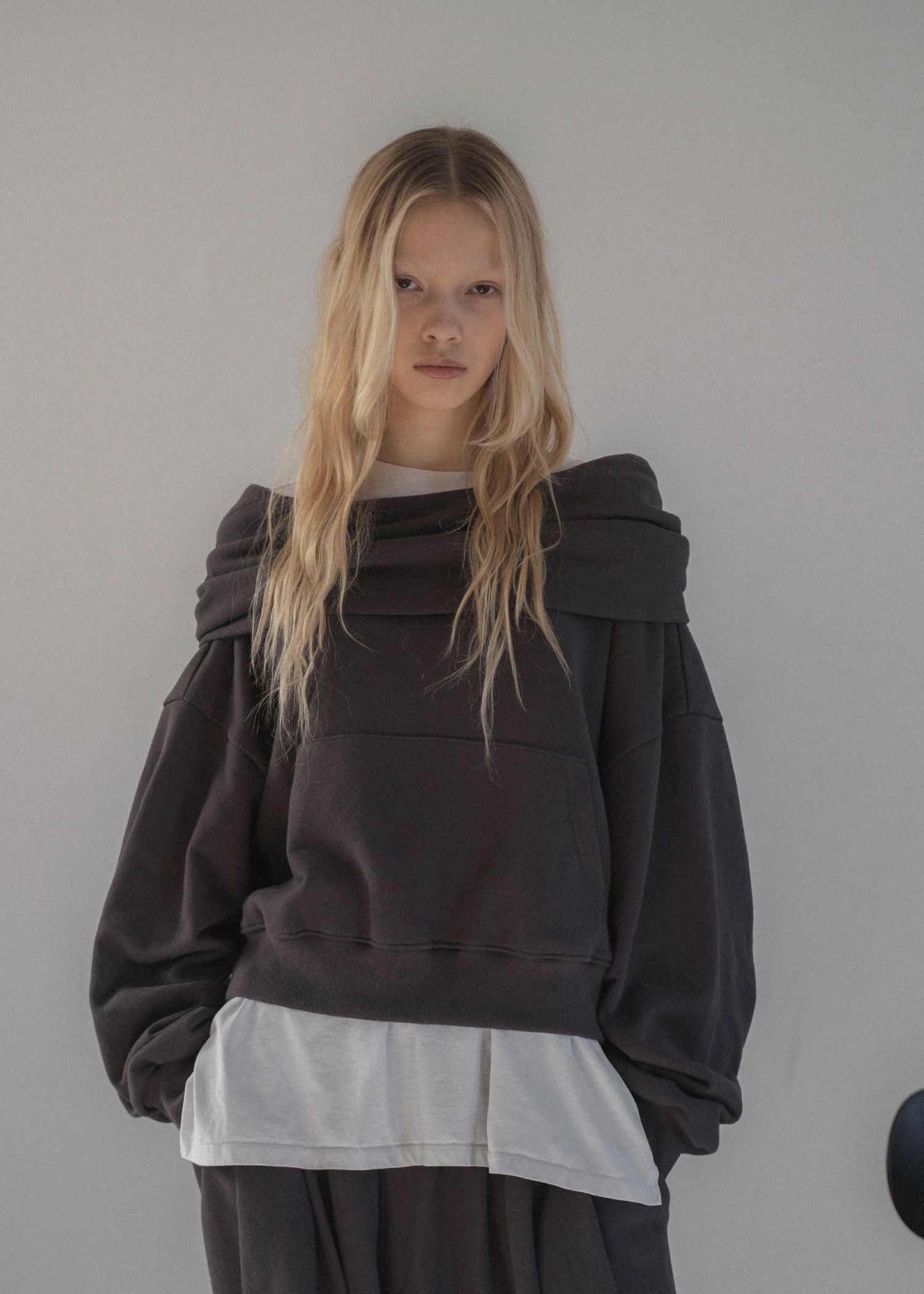 off shoulder cropped hoodie sweat