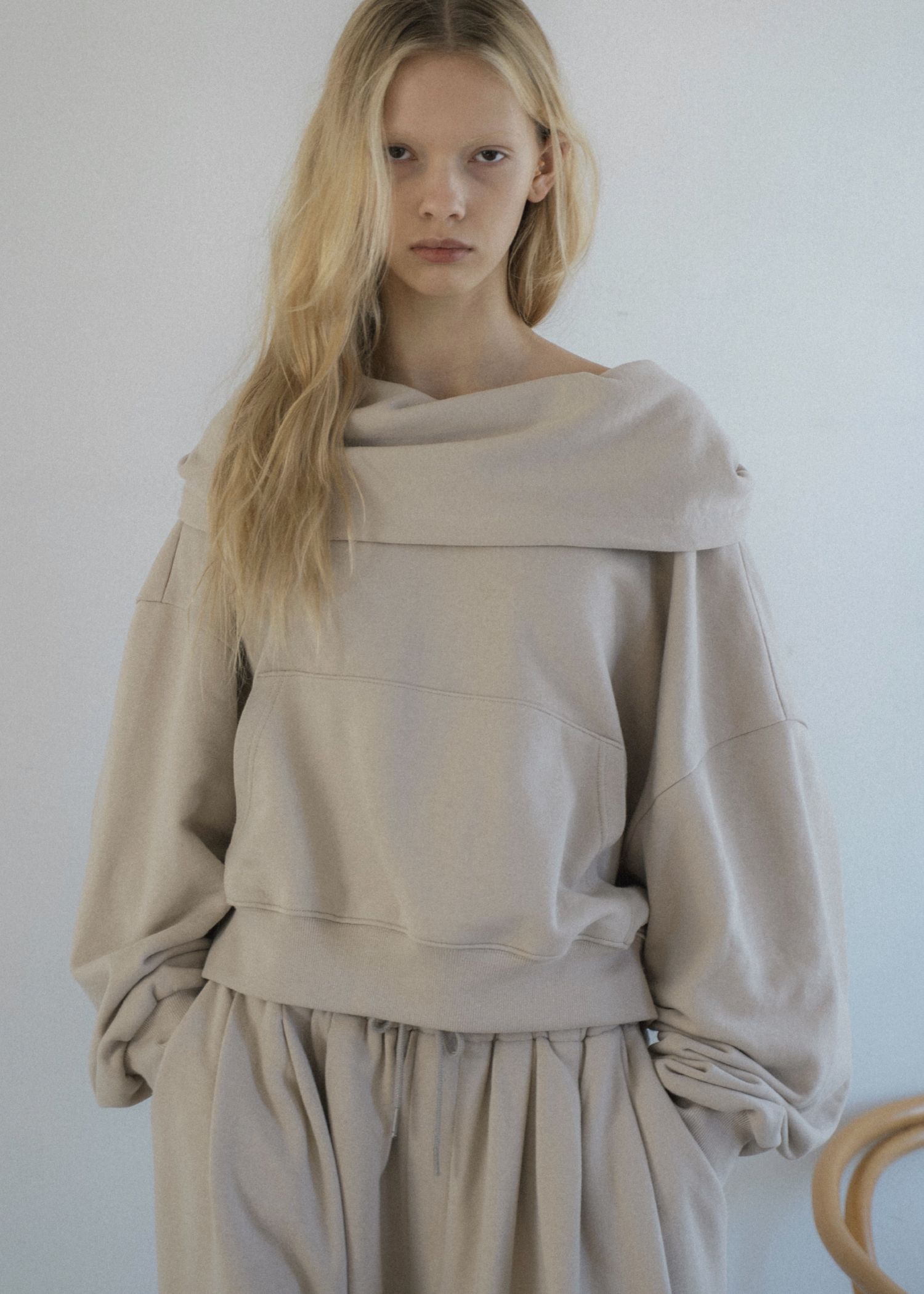 off shoulder cropped hoodie sweat