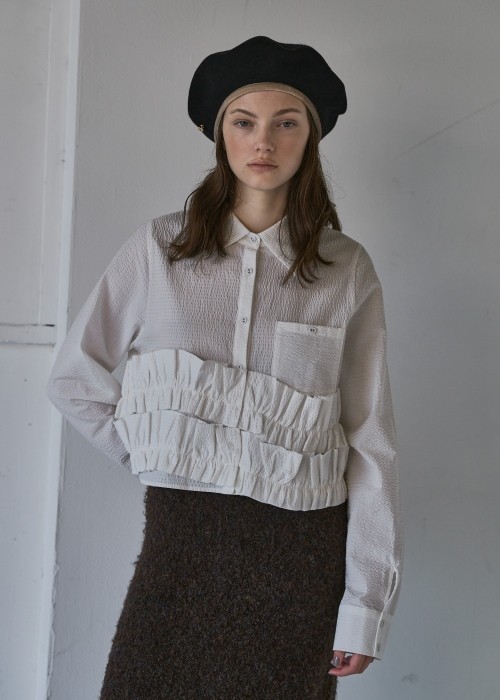 WILLFULLY 幾何学柄　レースシャツ　ウィルフリー　パッチワーク WILLFULLY（ウィルフリー）の「patchwork lace no sleeve BL
