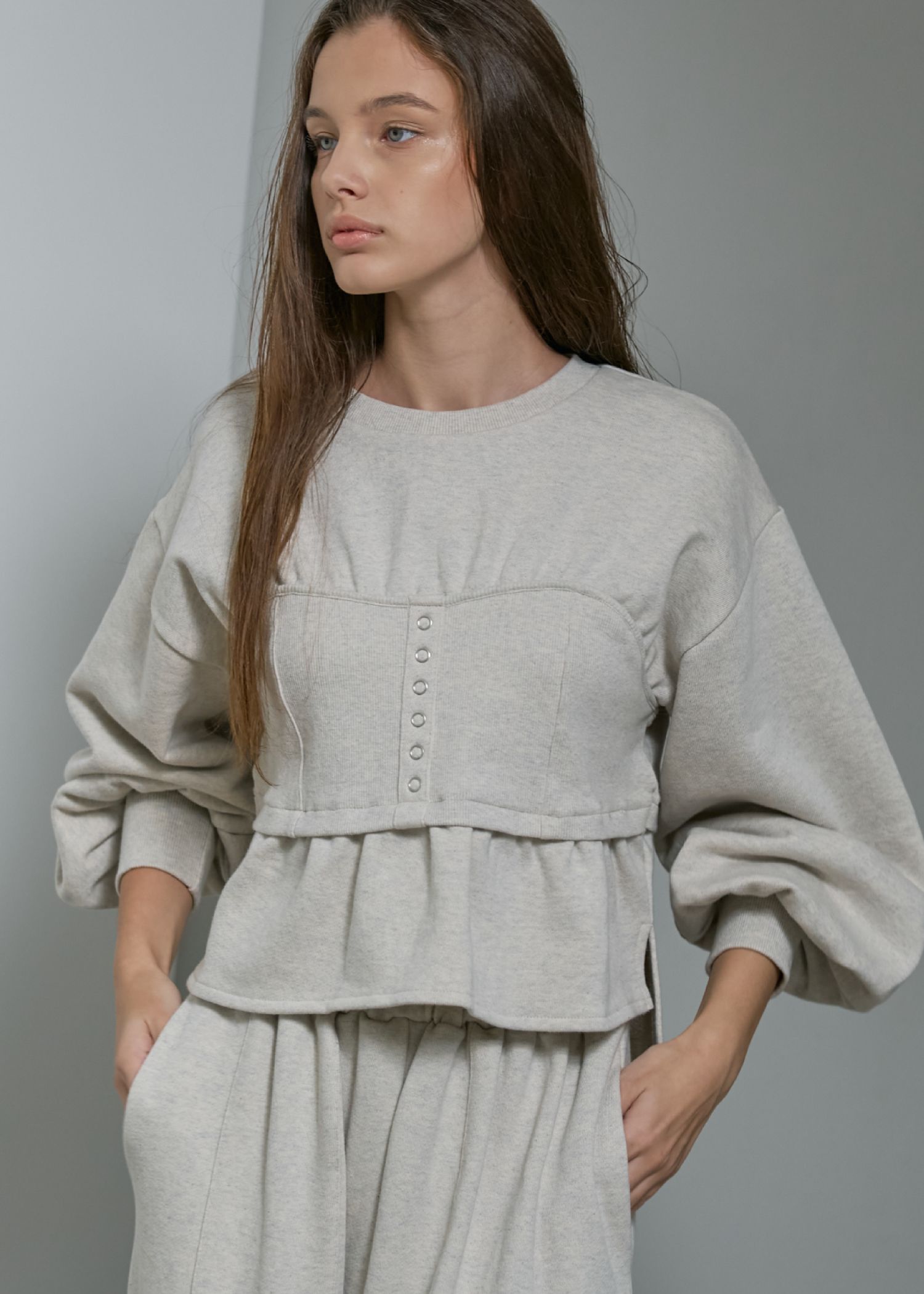 volume sleeve bustier docking  sweat