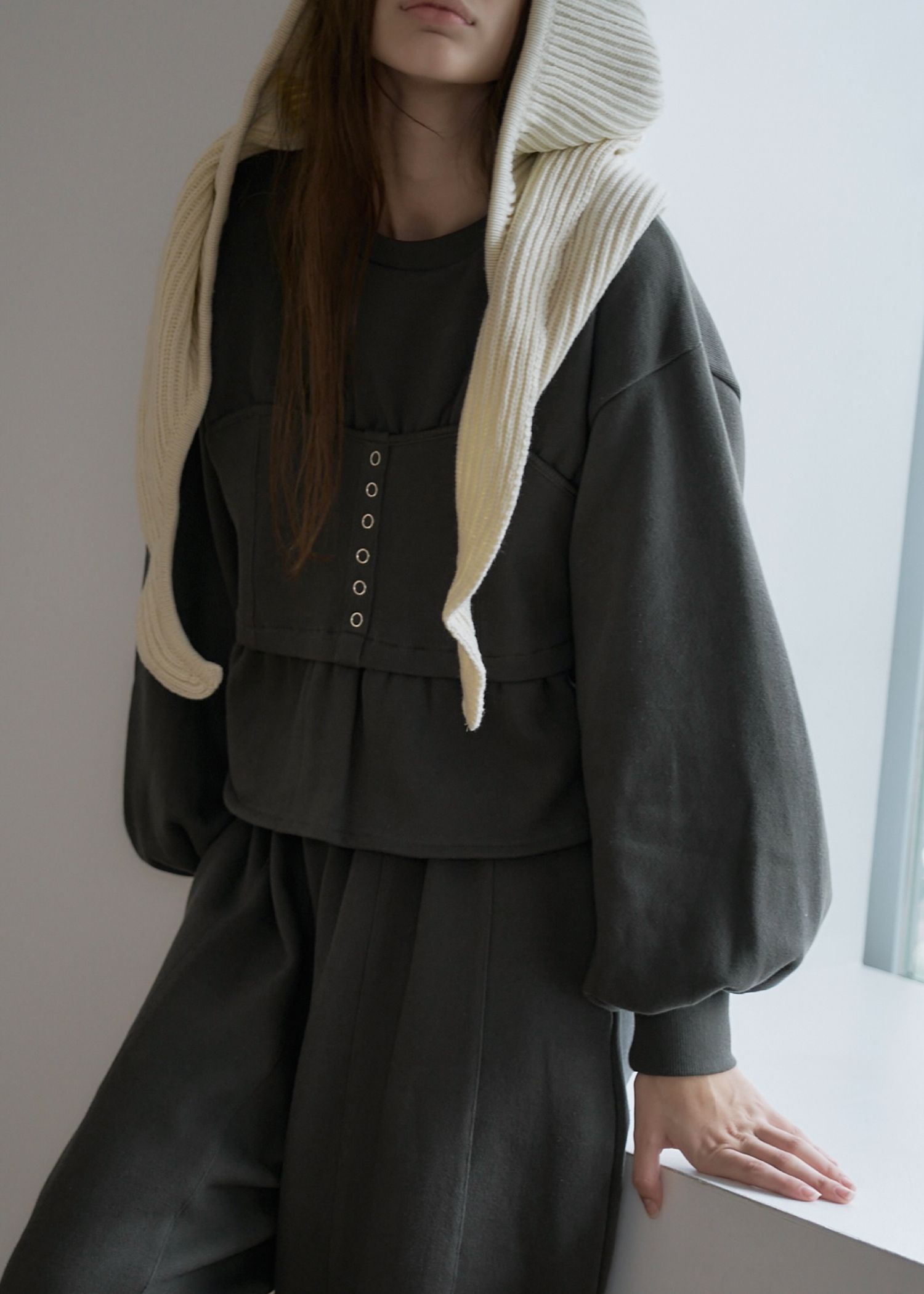 volume sleeve bustier docking  sweat