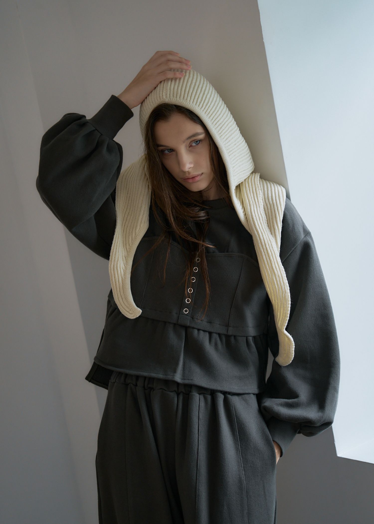 volume sleeve bustier docking  sweat