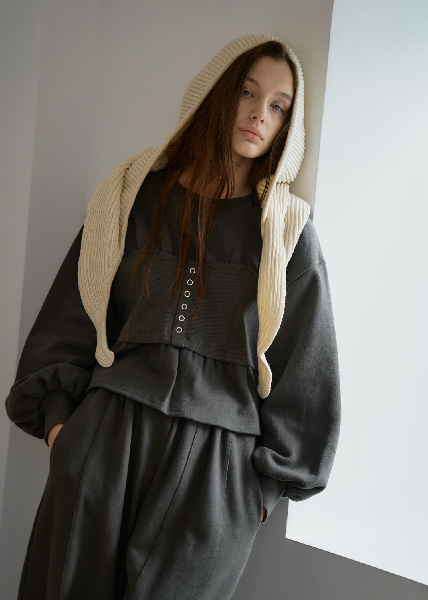 volume sleeve bustier docking  sweat