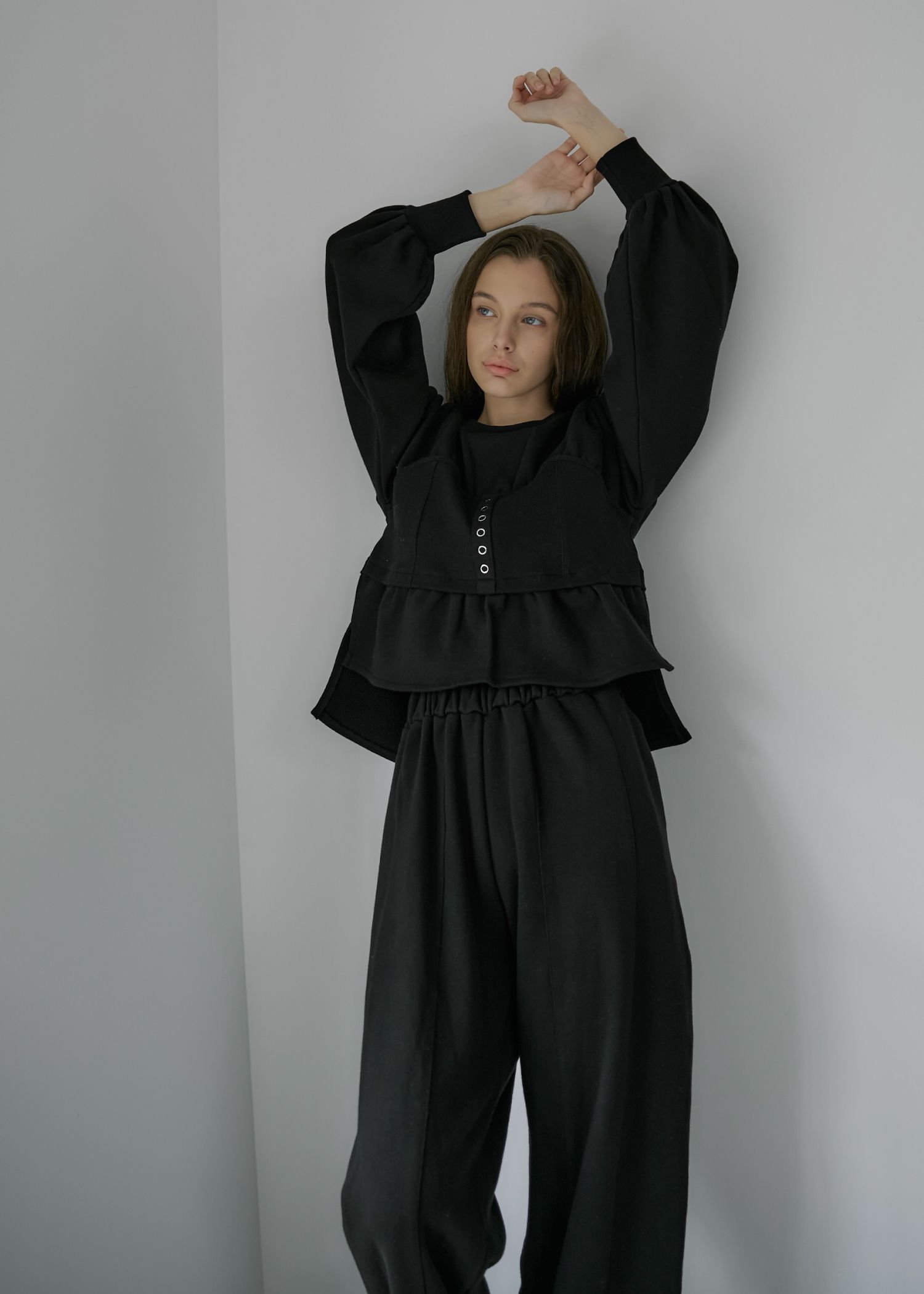 volume sleeve bustier docking  sweat