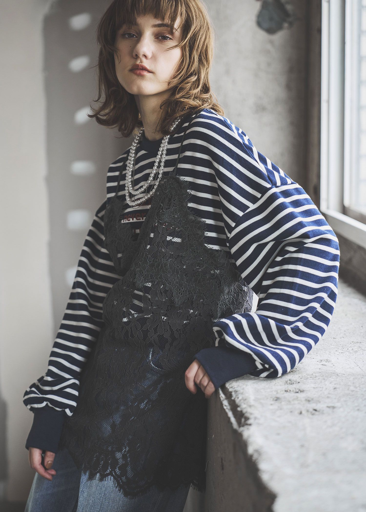 border logo print cropped sweat tops