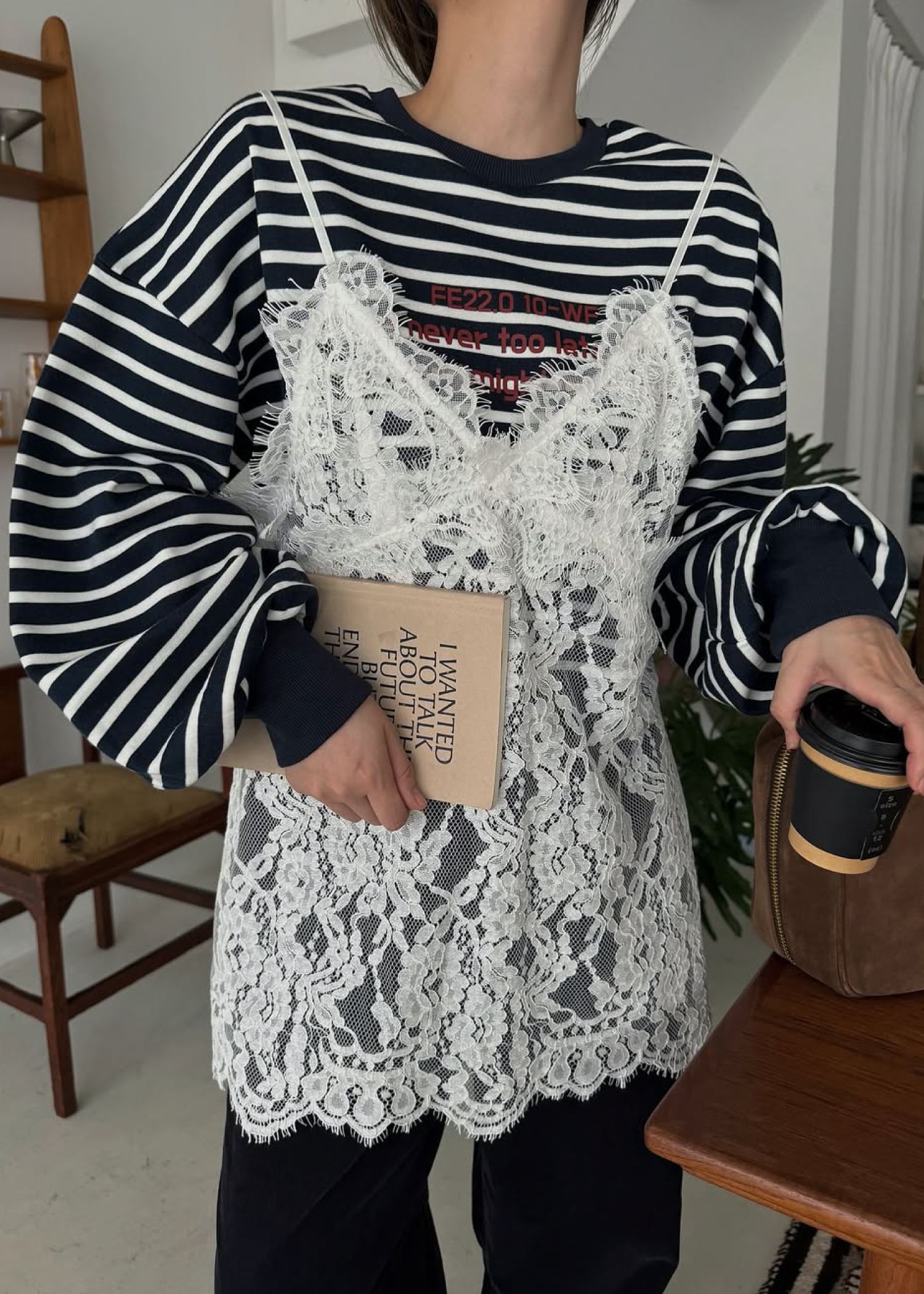 border logo print cropped sweat tops