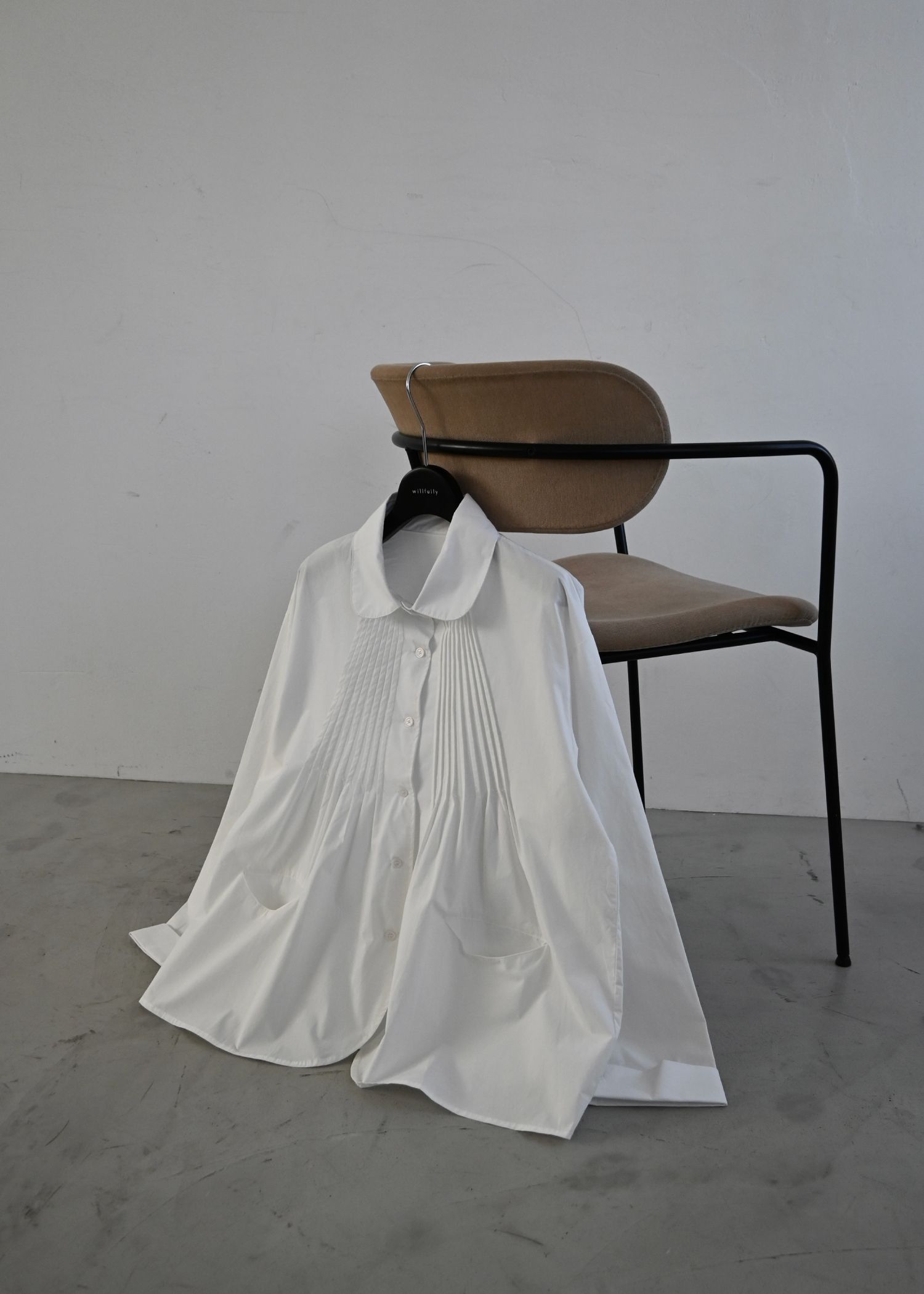 radial pintuck pocket round collar shirt BL