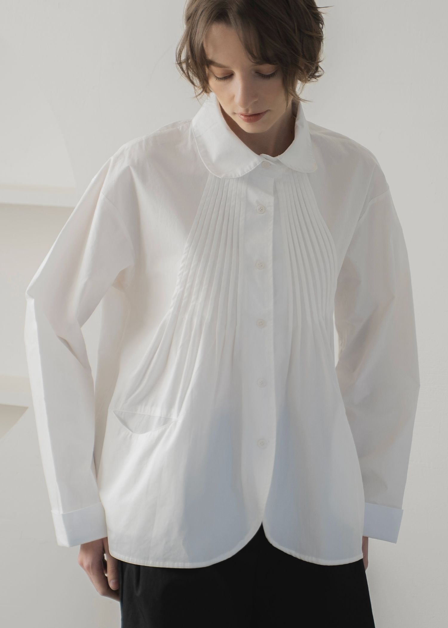 radial pintuck pocket round collar shirt BL