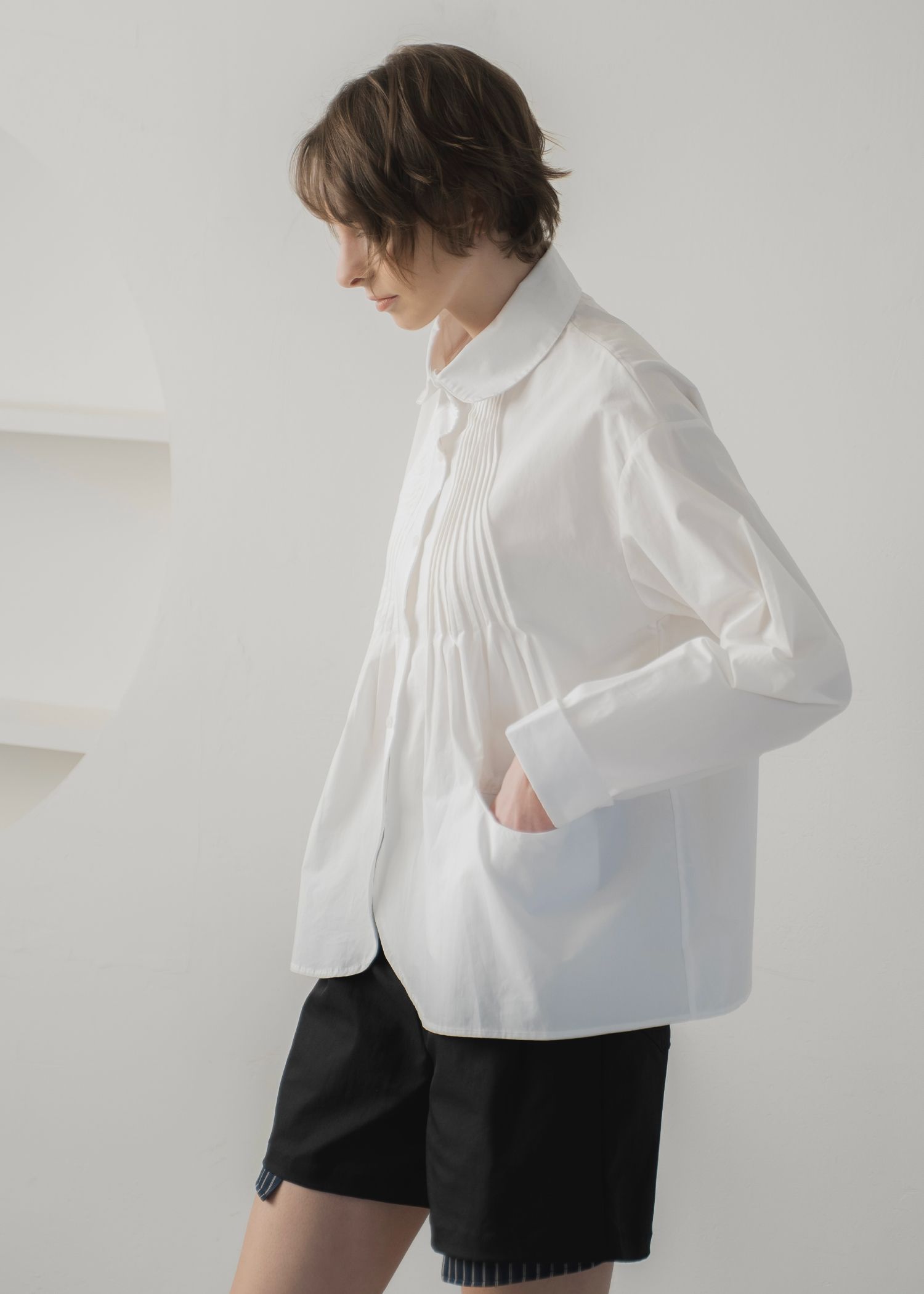 radial pintuck pocket round collar shirt BL