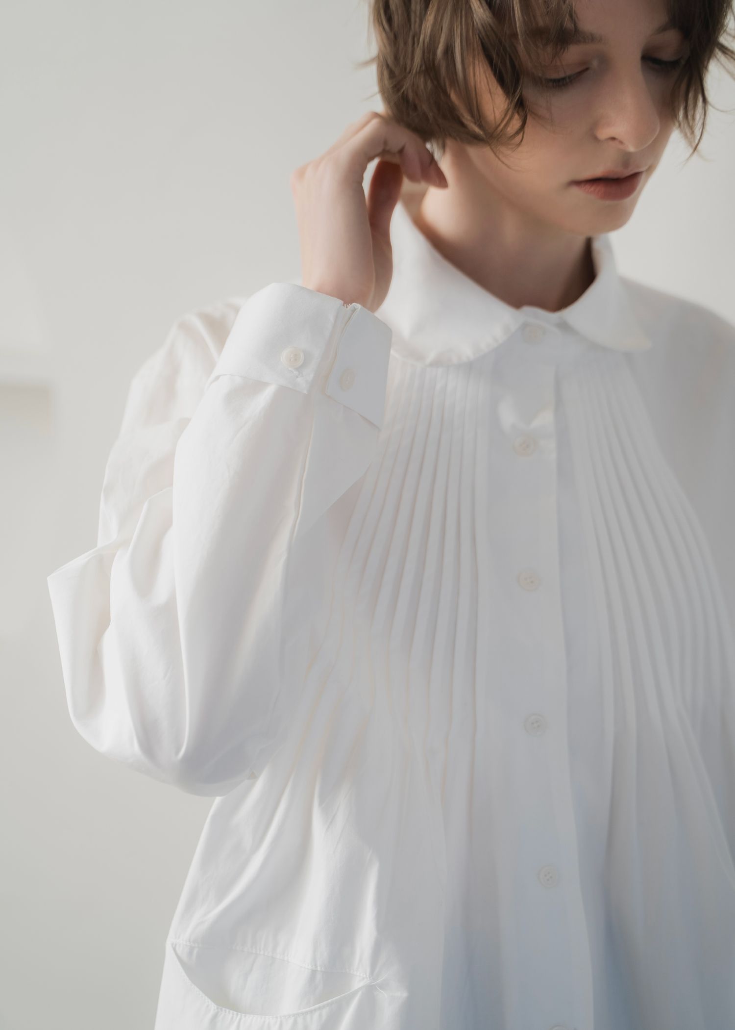 radial pintuck pocket round collar shirt BL