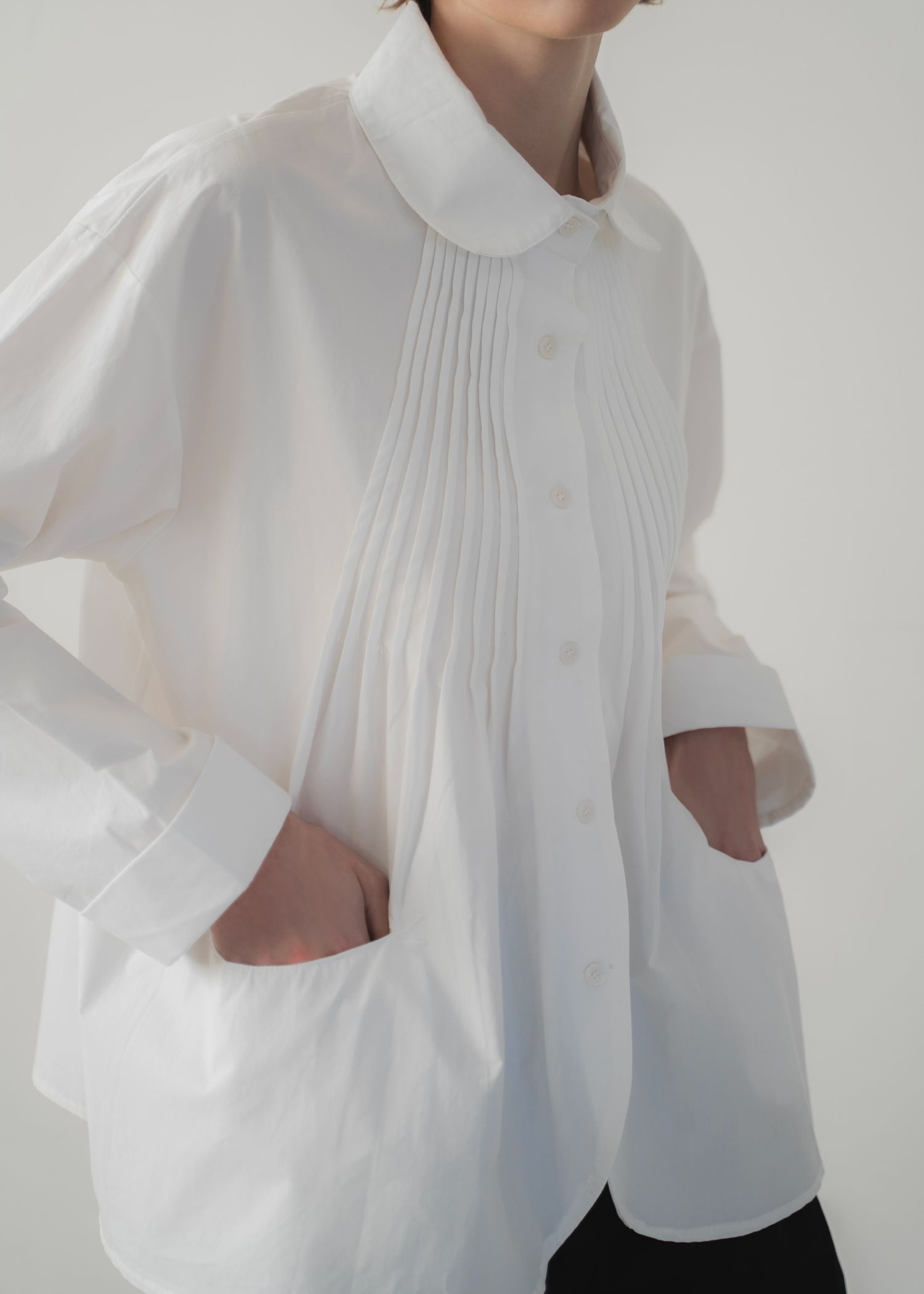 radial pintuck pocket round collar shirt BL