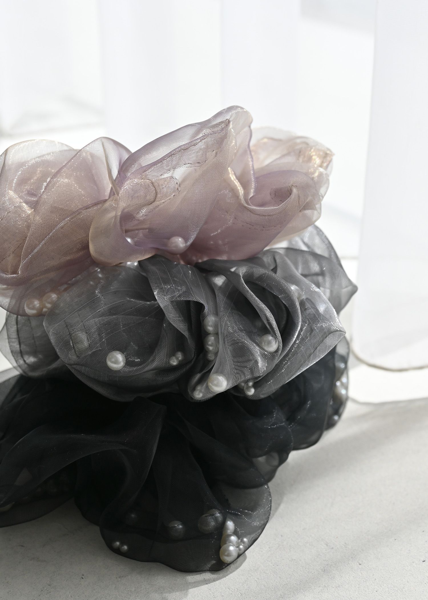 move pearl into organdy chouchou