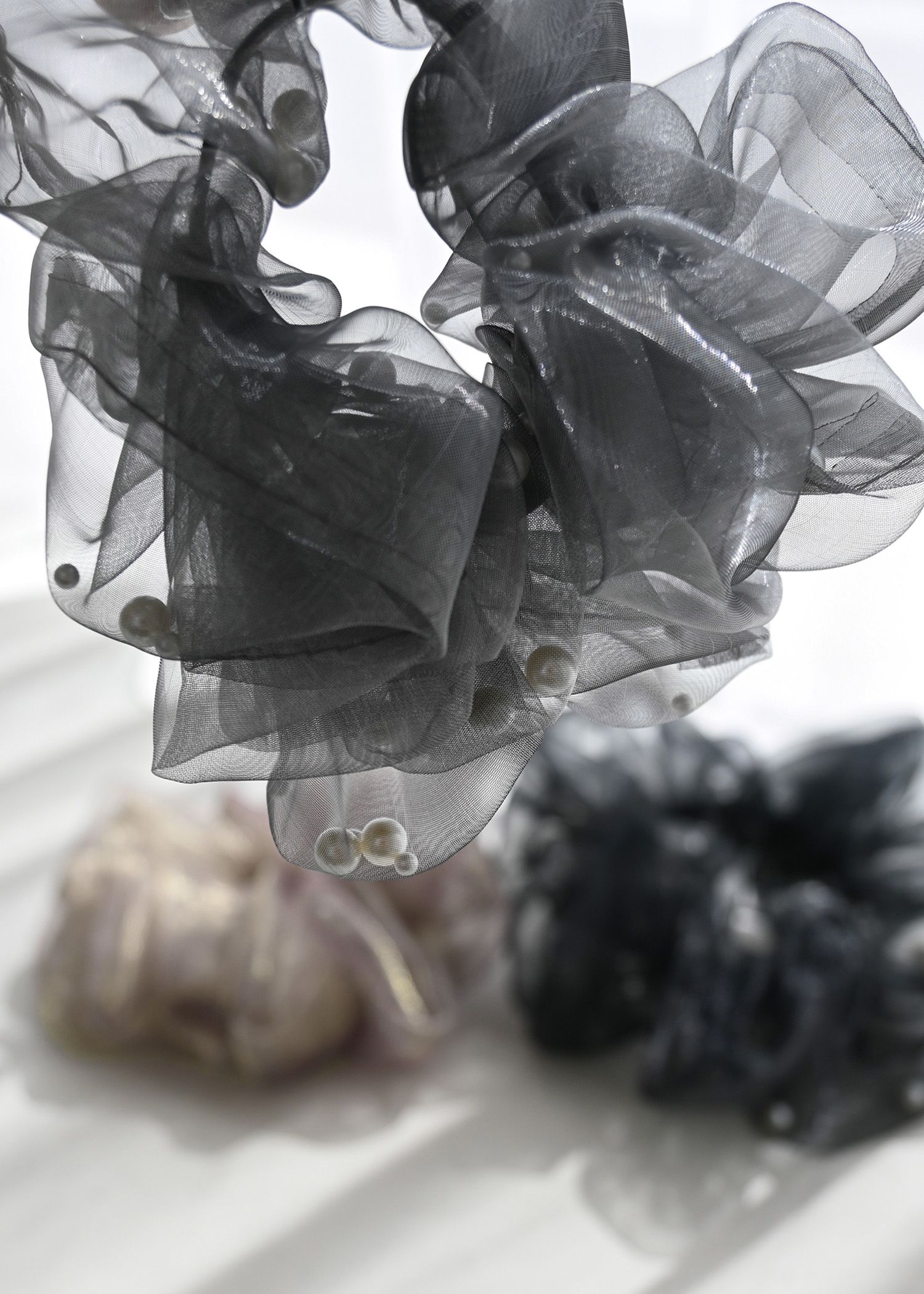 move pearl into organdy chouchou