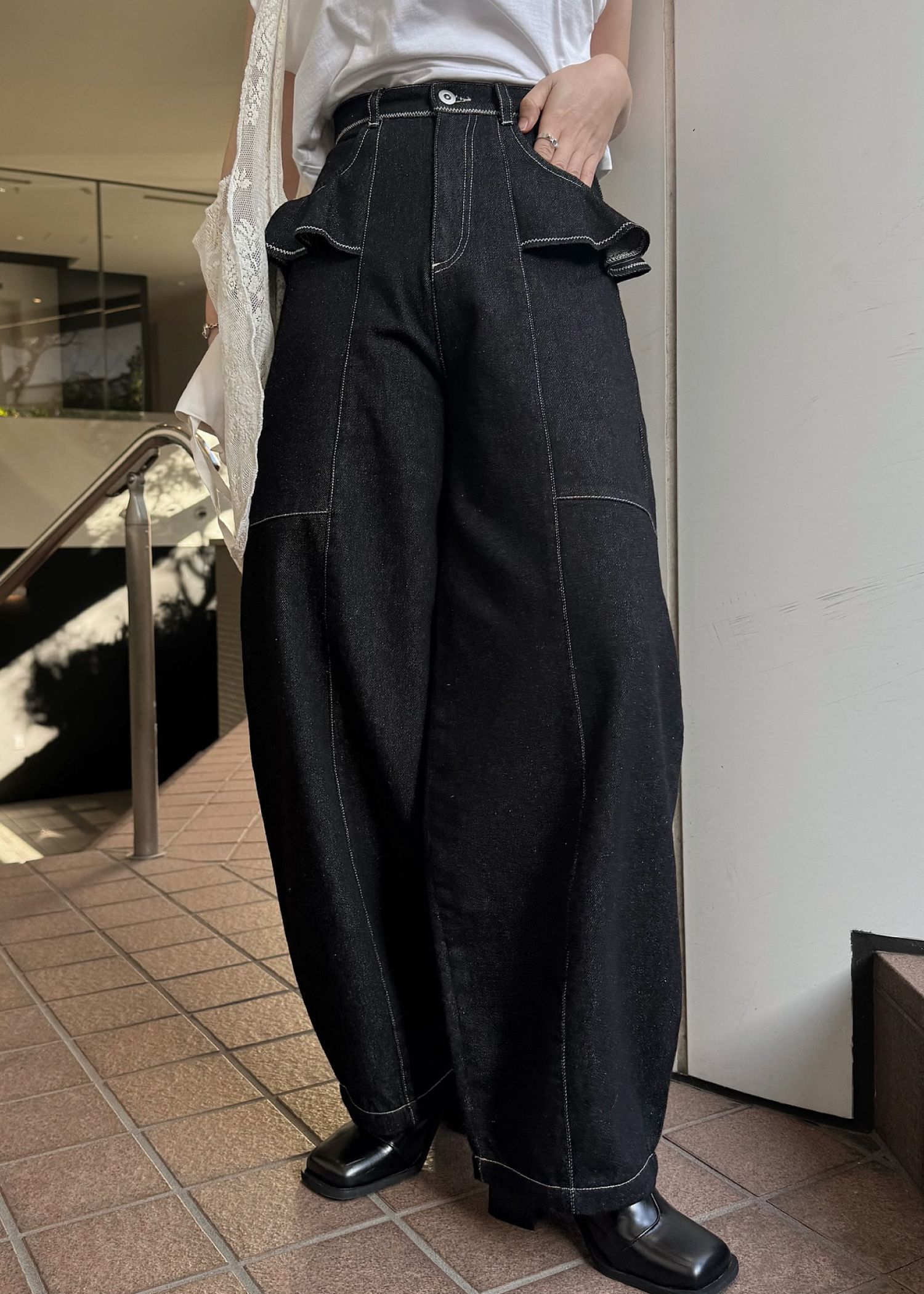 frill pocket center seam bi color stitch denim