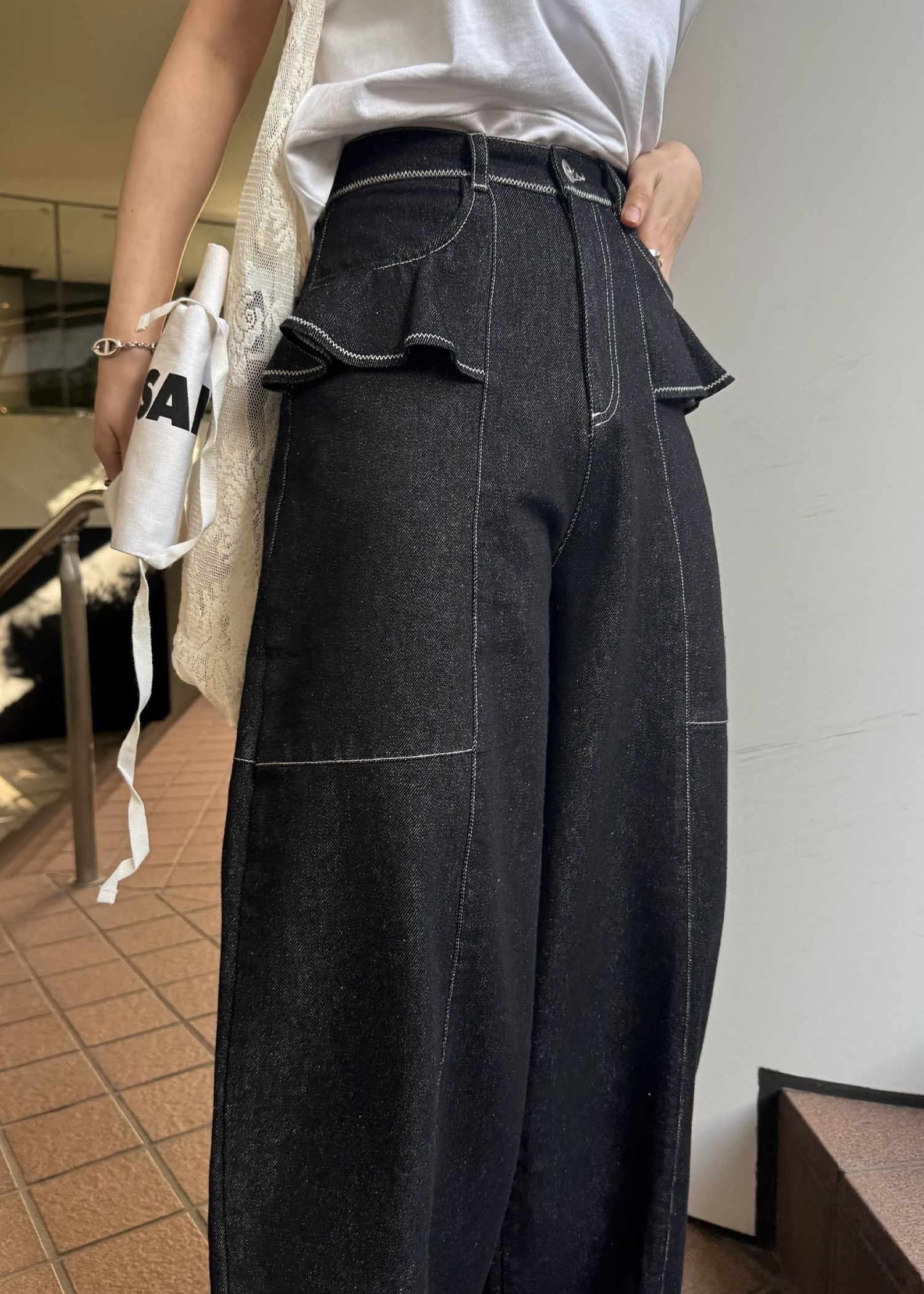 frill pocket center seam bi color stitch denim