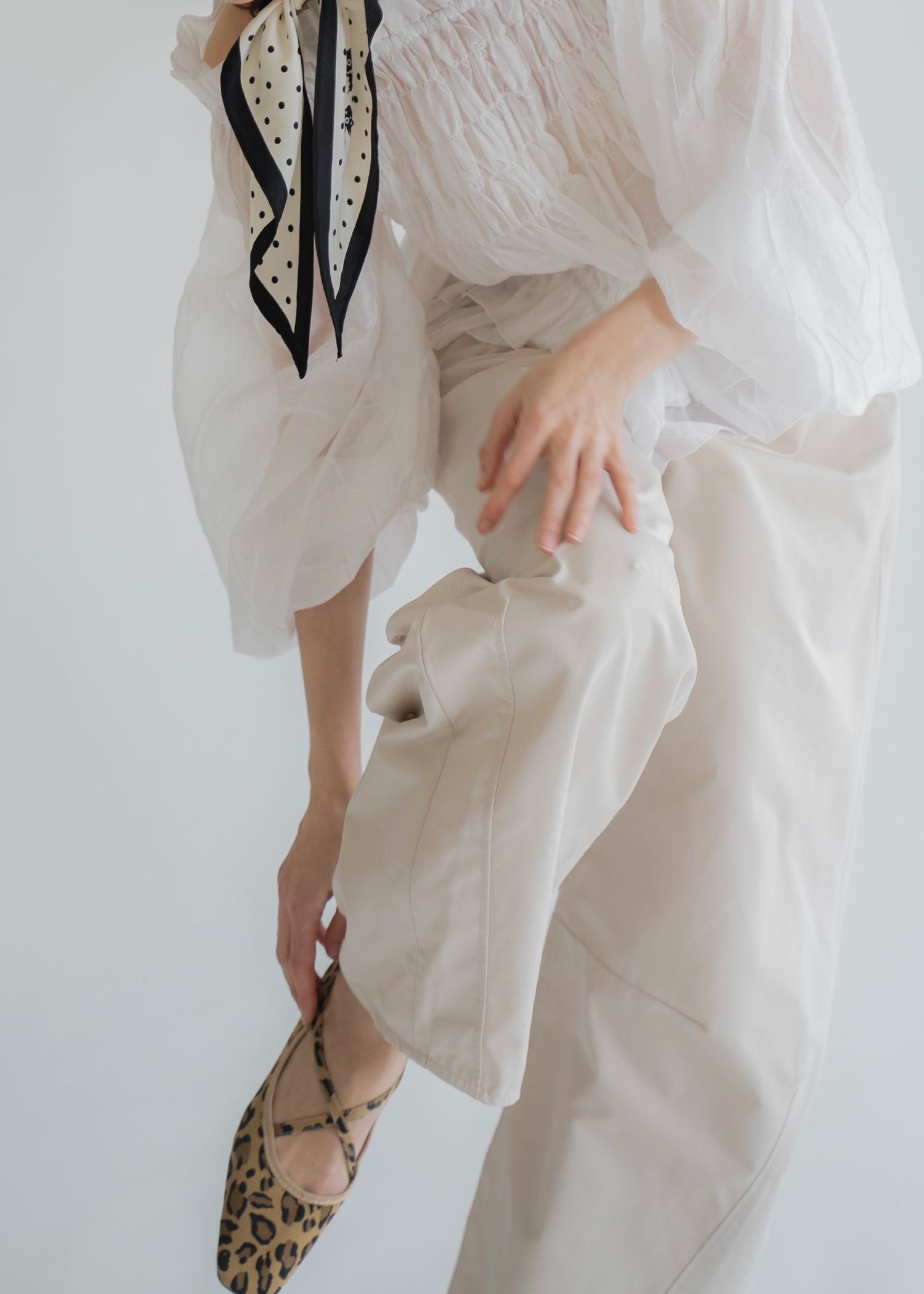 leopard crisscross strap flat shoes