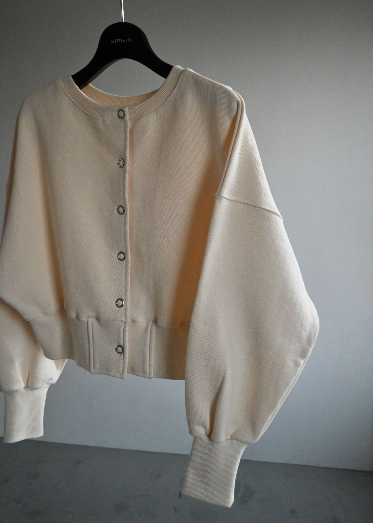 ring button short cropped sweat