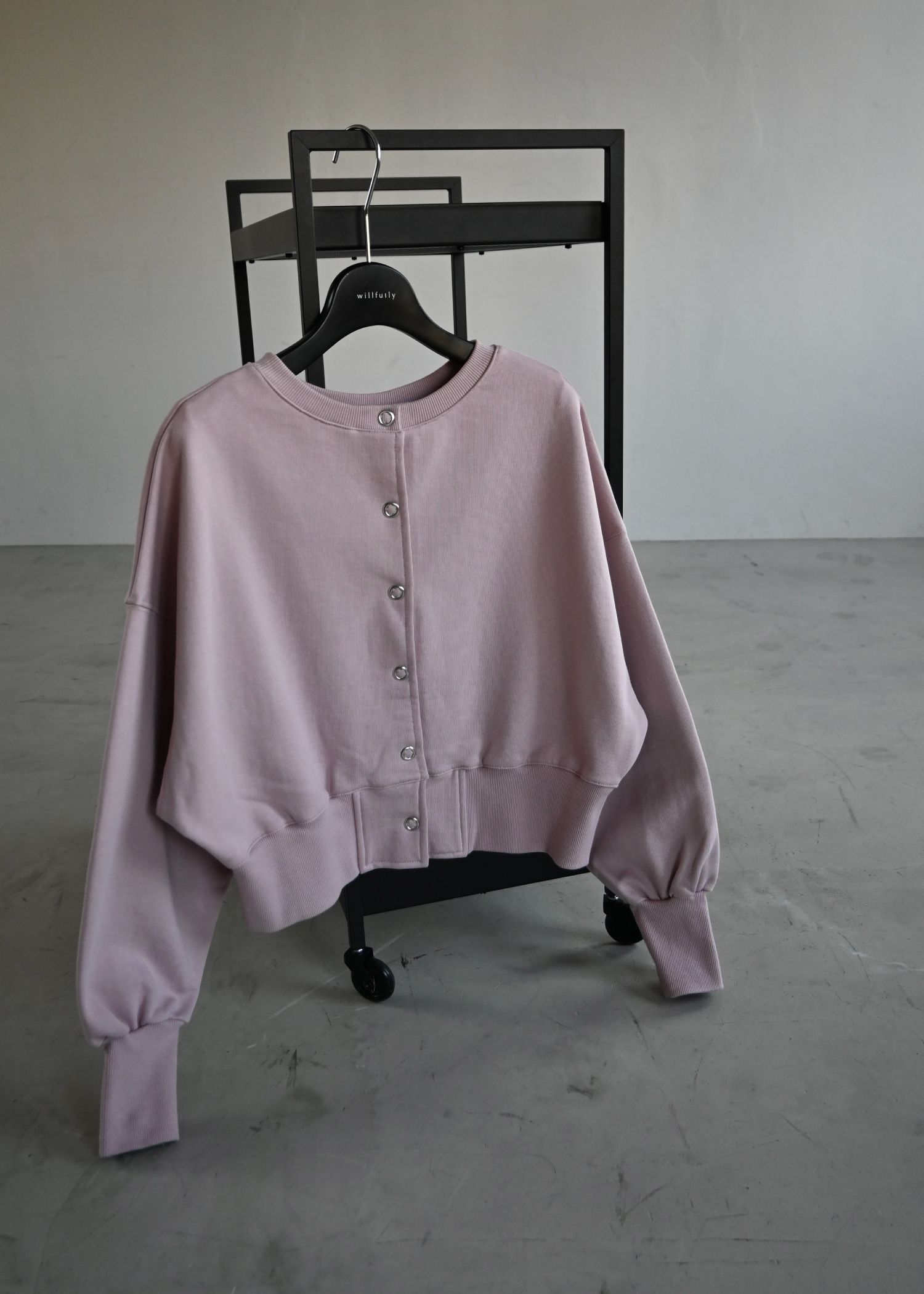 ring button short cropped sweat