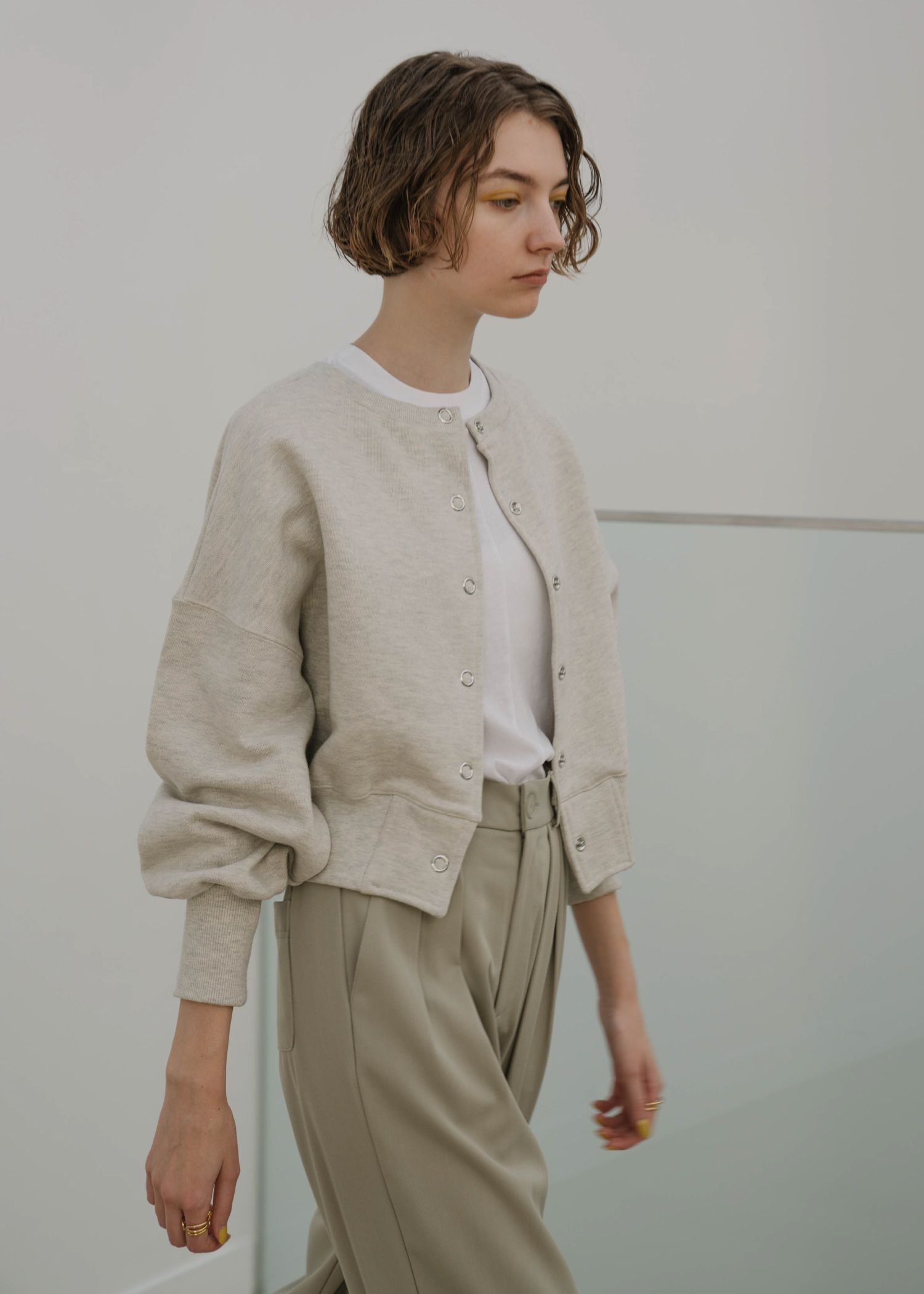 ring button short cropped sweat