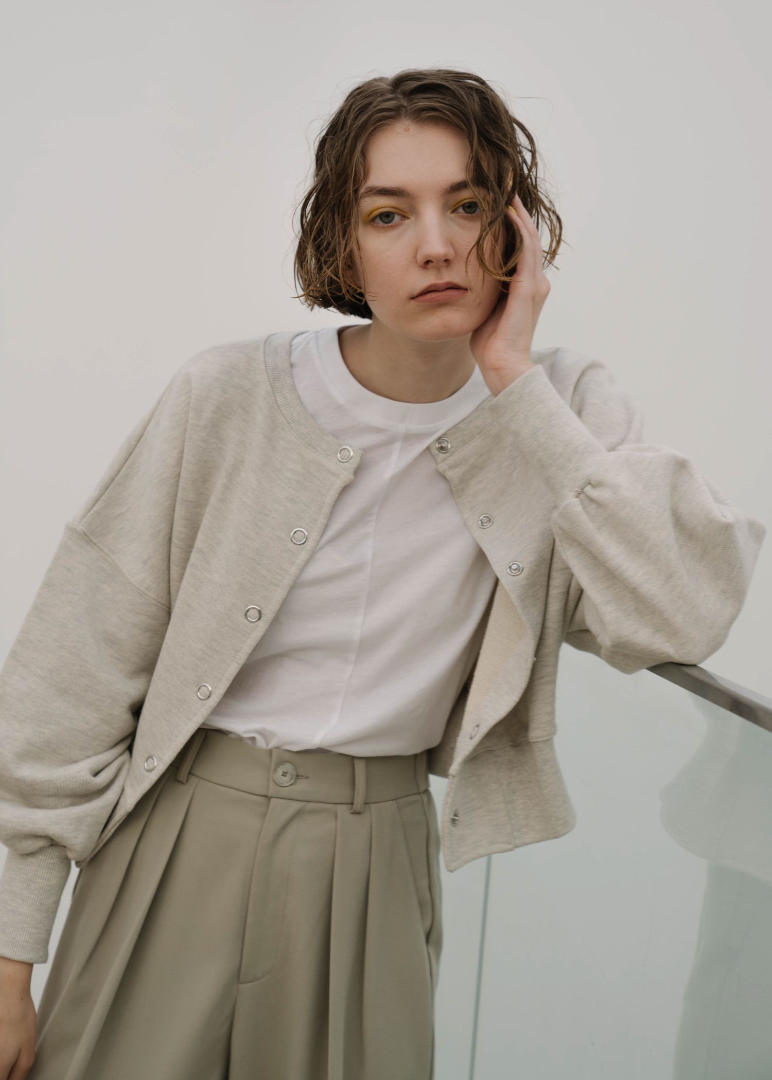 ring button short cropped sweat