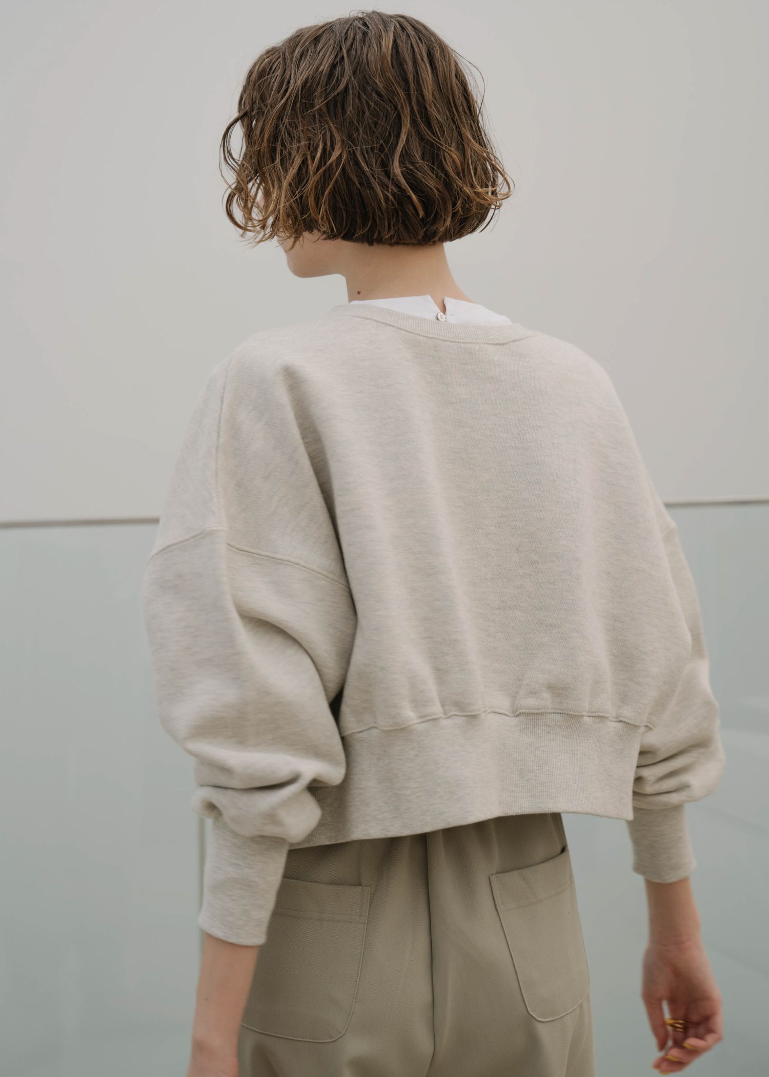 ring button short cropped sweat