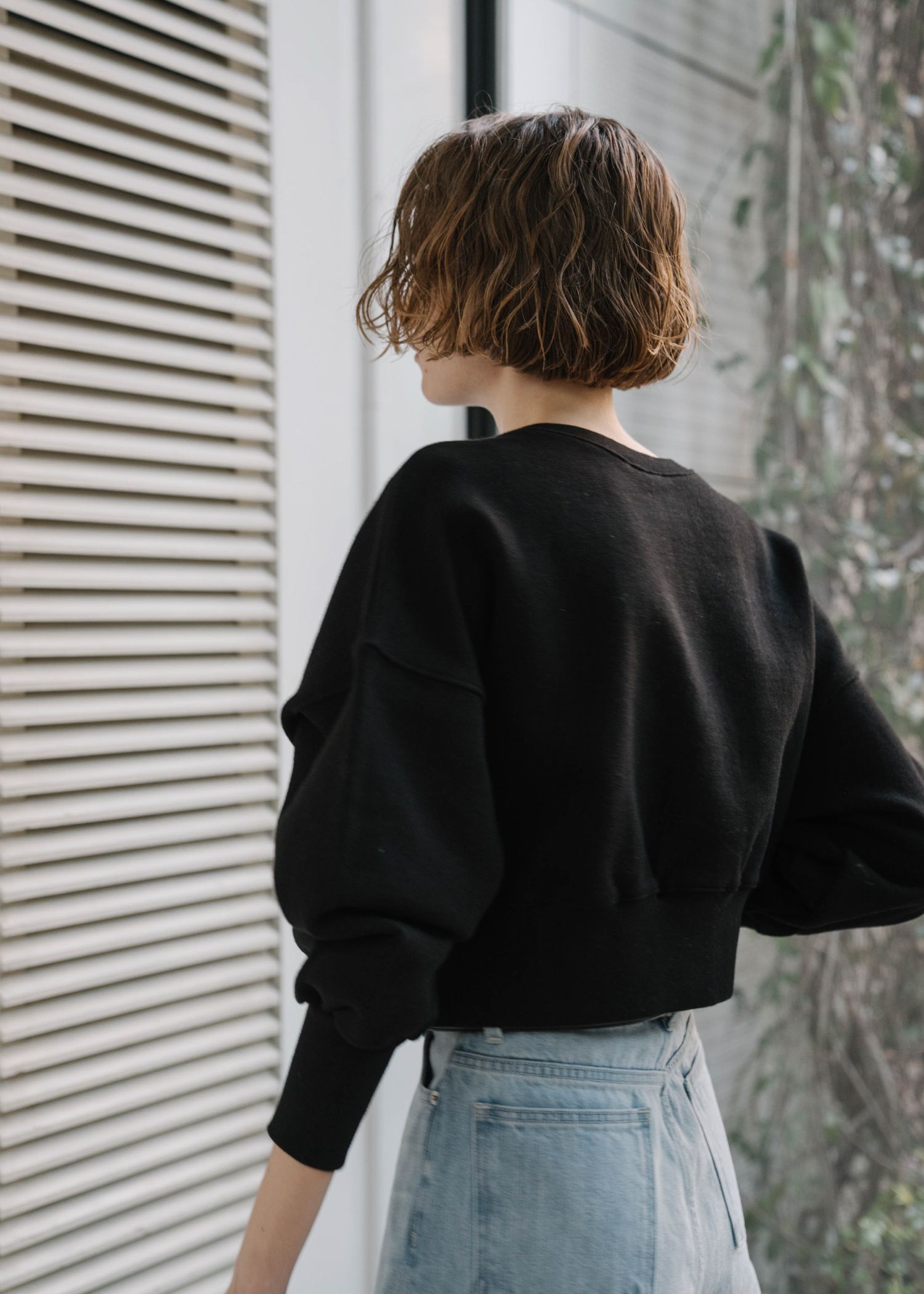 ring button short cropped sweat