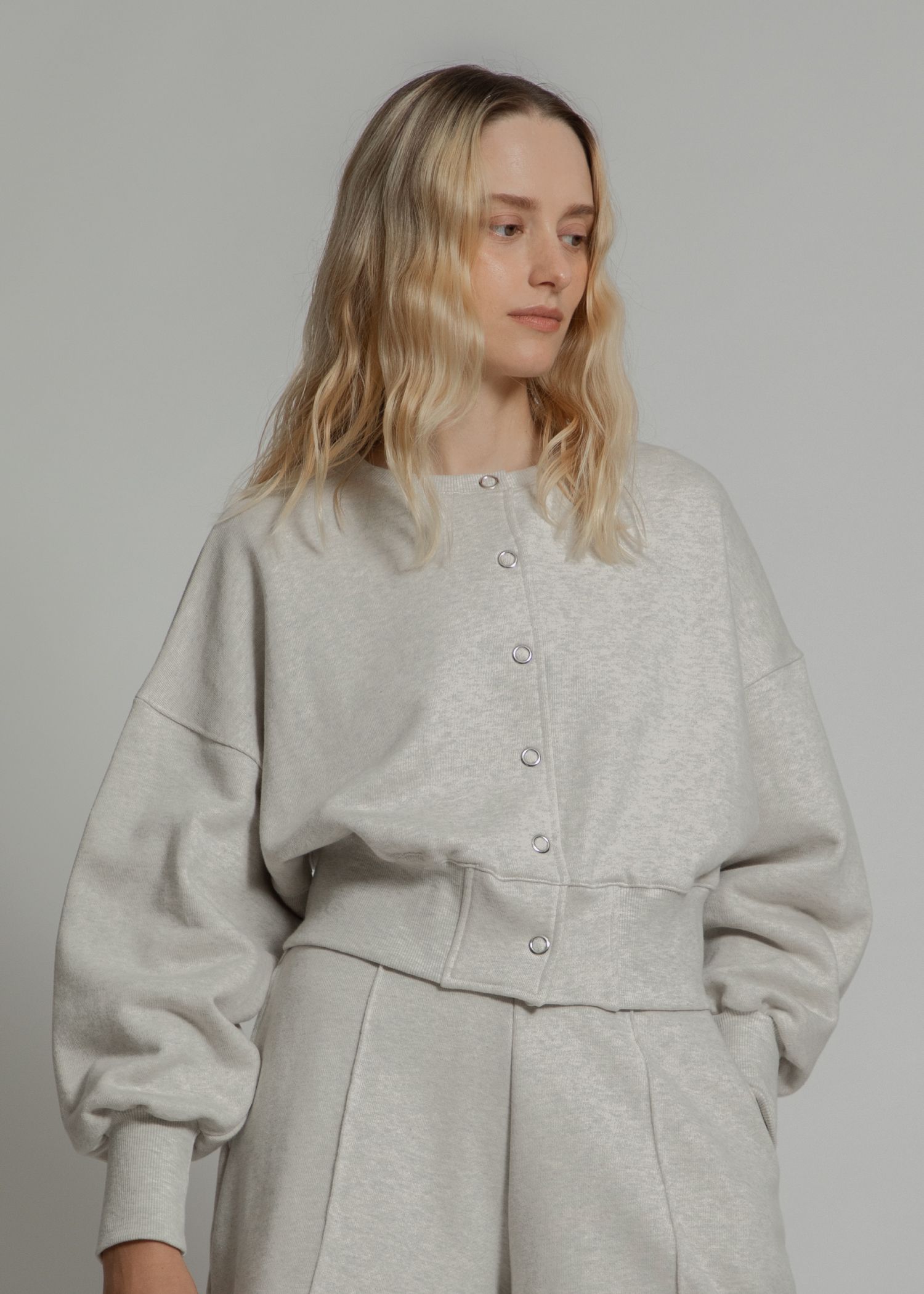 ring button short cropped sweat